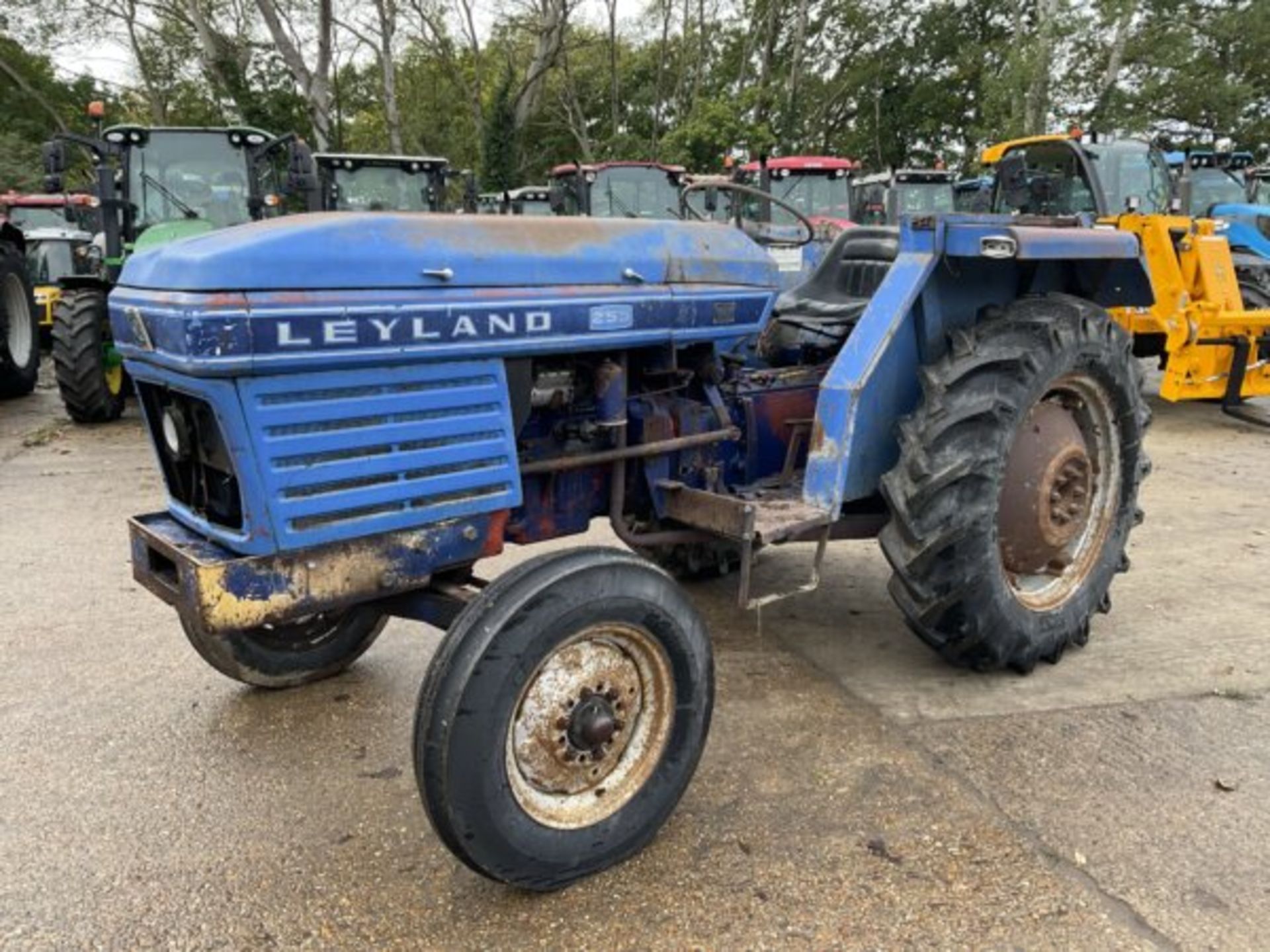 YEAR 1992 – K REG LEYLAND 253 TRACTOR. COMES WITH PART CAB. 3 CYLINDER PERKINS ENGINE - Image 6 of 14