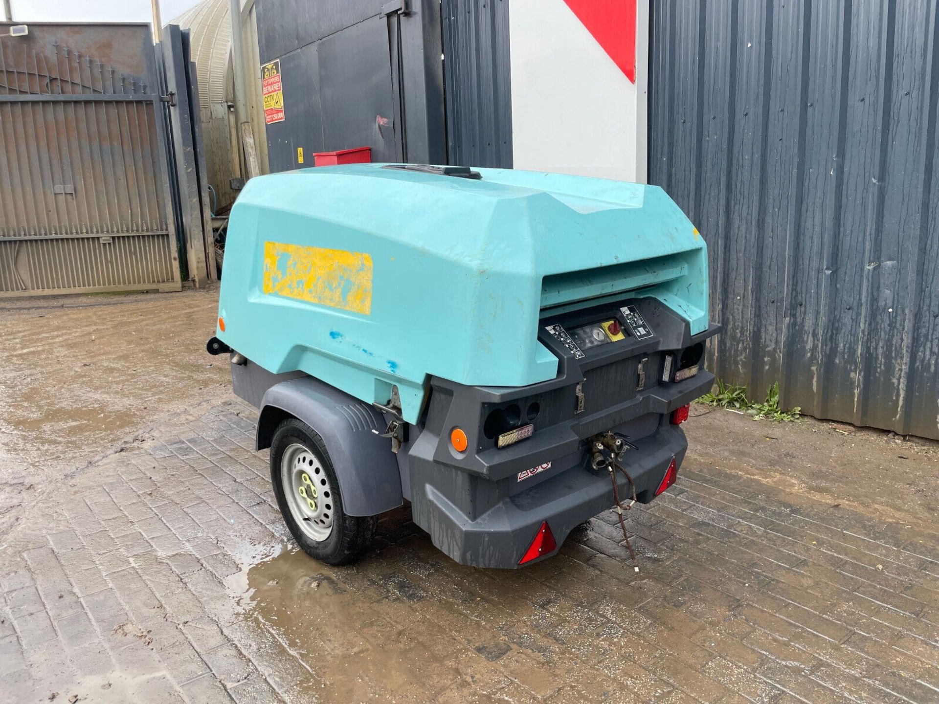 ATLAS COPCO XAS88: 2021 COMPRESSOR POWER WITH ONLY 115 HOURS - Image 2 of 5