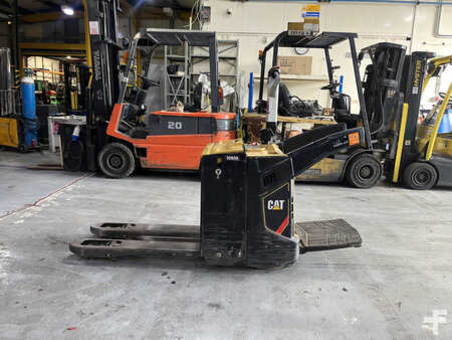 ELECTRIC PALLET TRUCKS CAT LIFT TRUCKS NPV20N2 *CHARGER INCLUDED