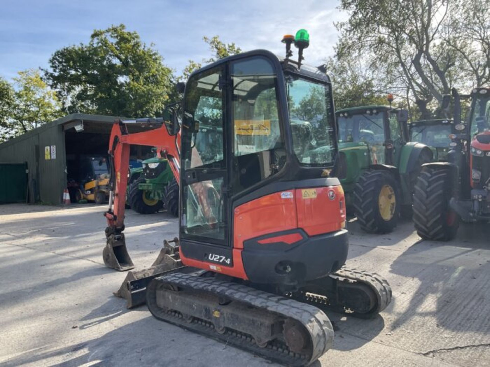 KUBOTA U27-4. RUBBER TRACKS. PIPED. FRONT BLADE. 3 BUCKETS. QUICK HITCH. 2 SPEED TRACKING. - Bild 4 aus 9