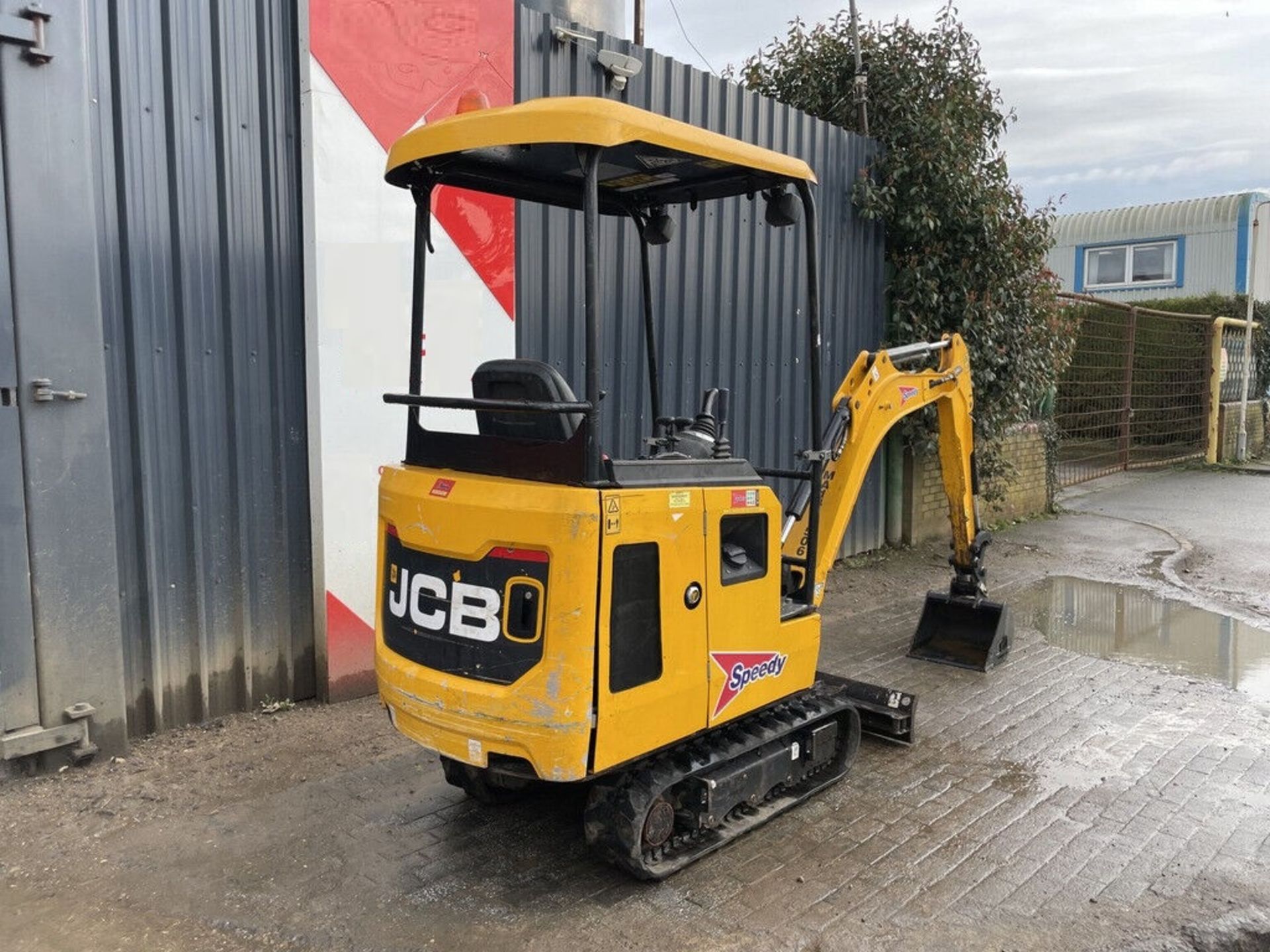 EXPERIENCE POWER: 2018 JCB 15 C-1 WITH BLADE FEATURE