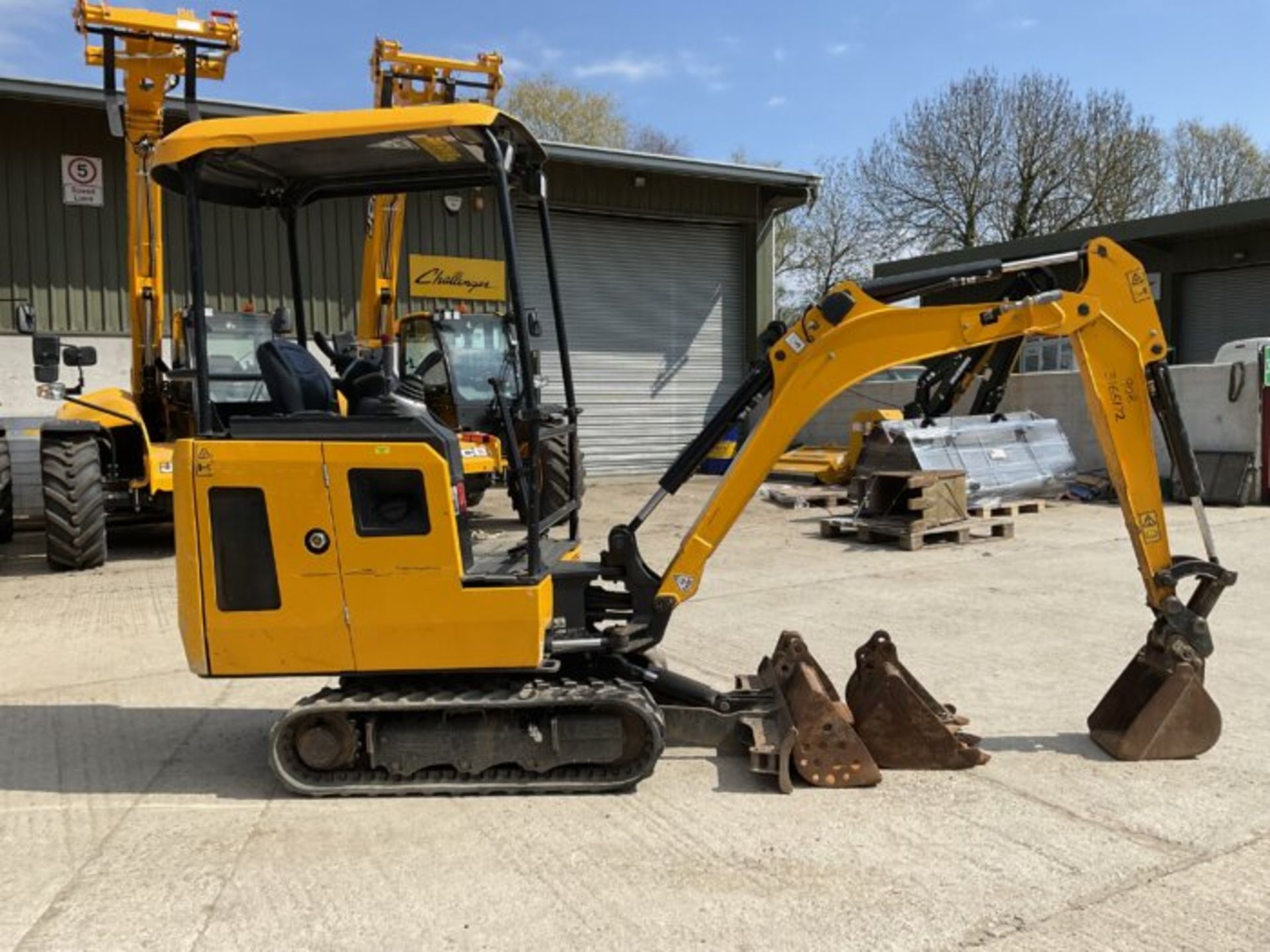 2019 JCB 15 C-1