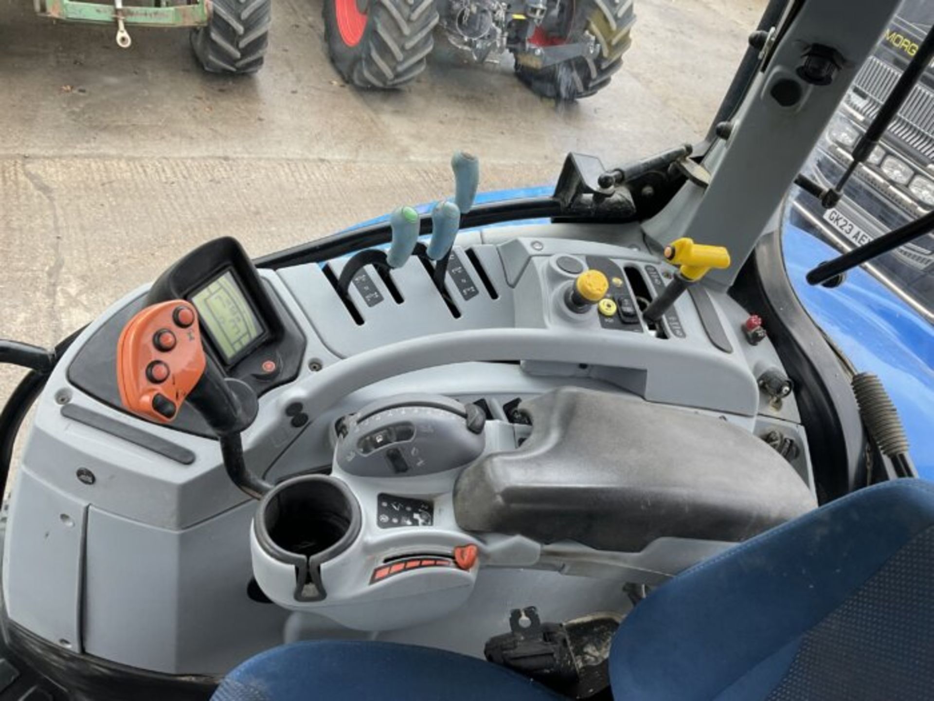 NEW HOLLAND T7.245 - Bild 3 aus 11