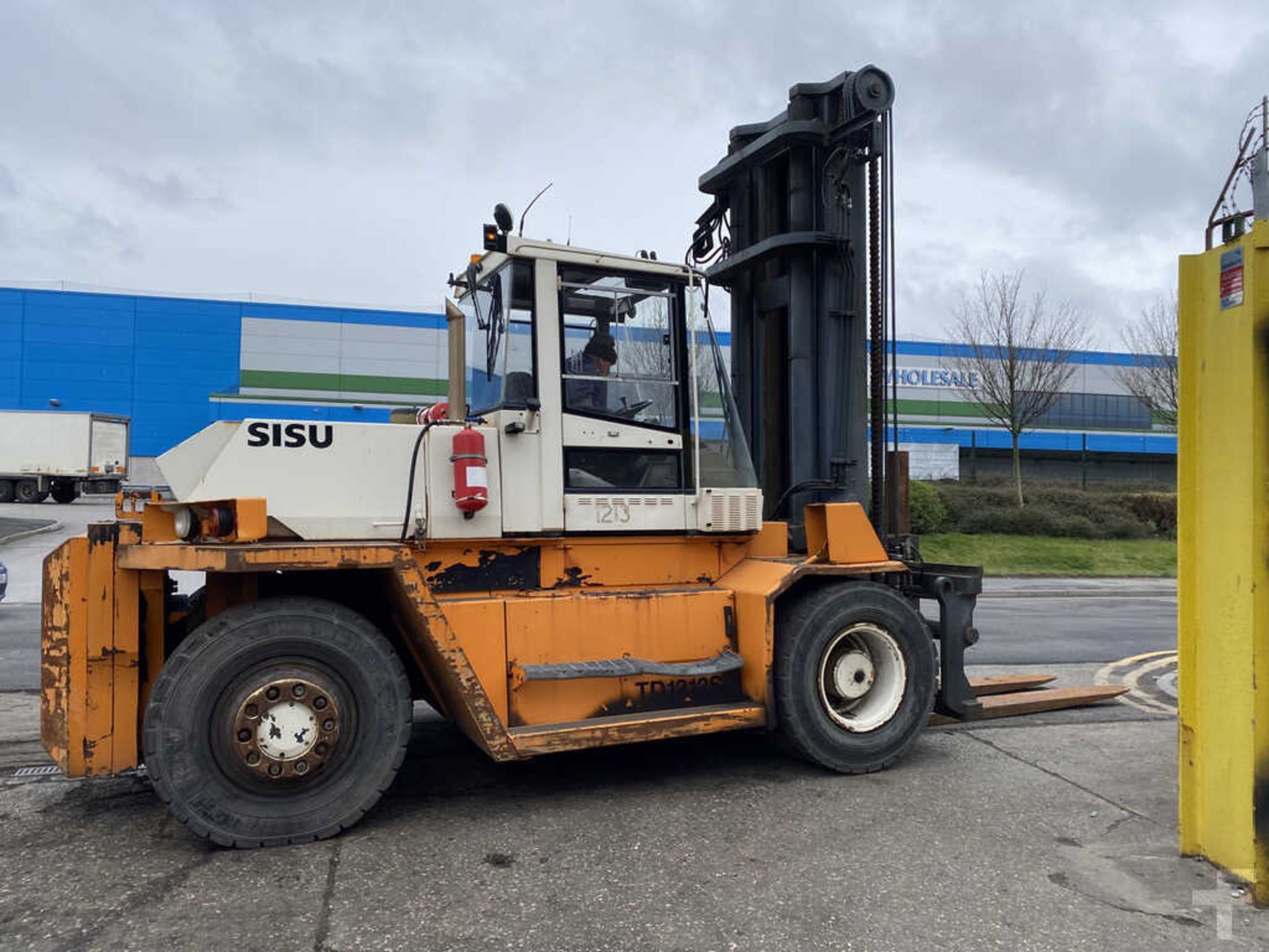 1997 DIESEL FORKLIFTS SISU TD1212S