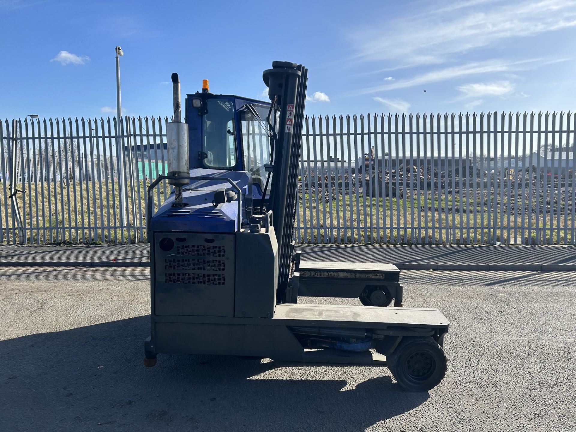 FOUR-WAY TRUCKS COMBILIFT C4000 *CHARGER INCLUDED - Image 2 of 3