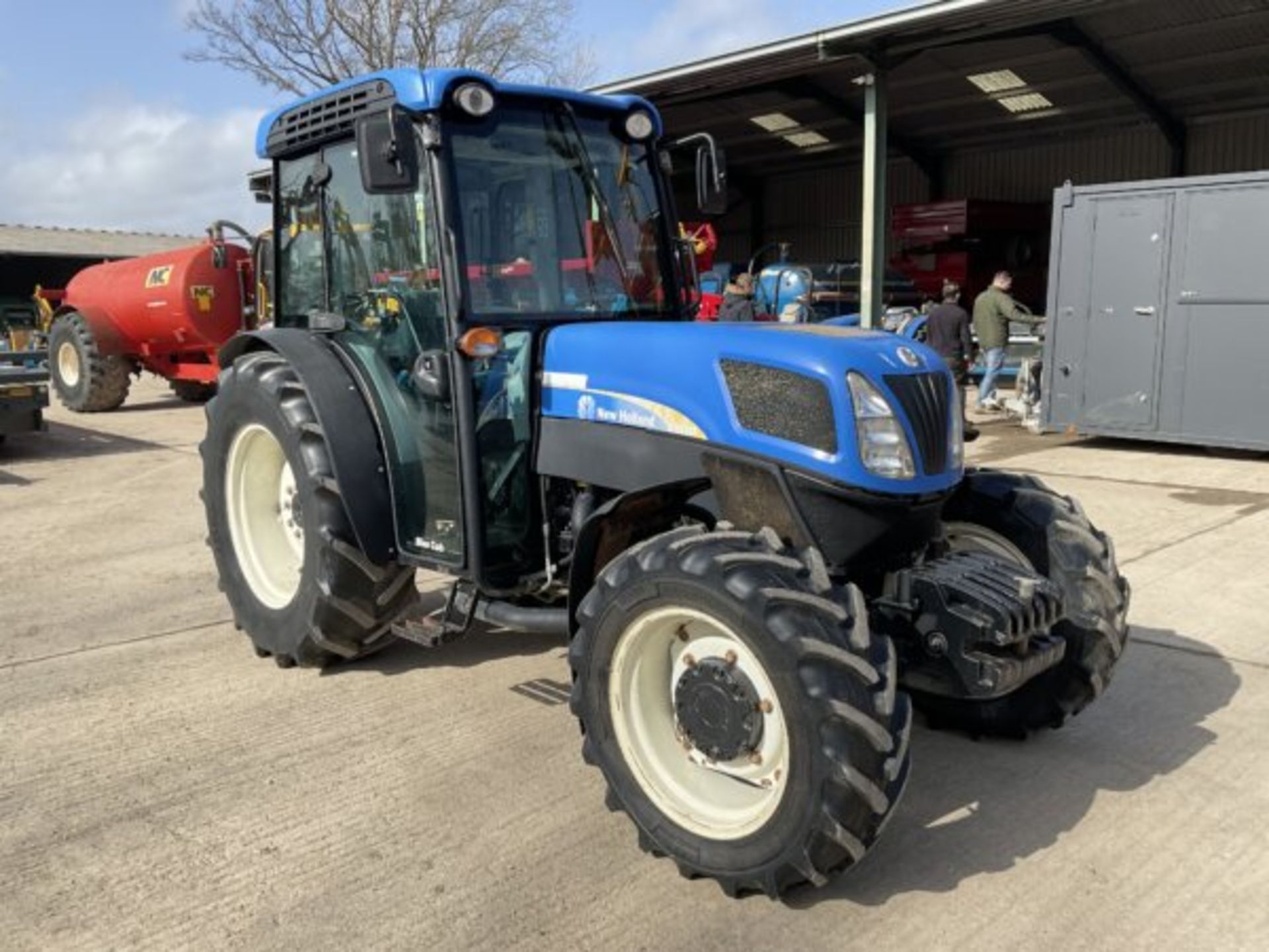 NEW HOLLAND T4050F 5114 HOURS.