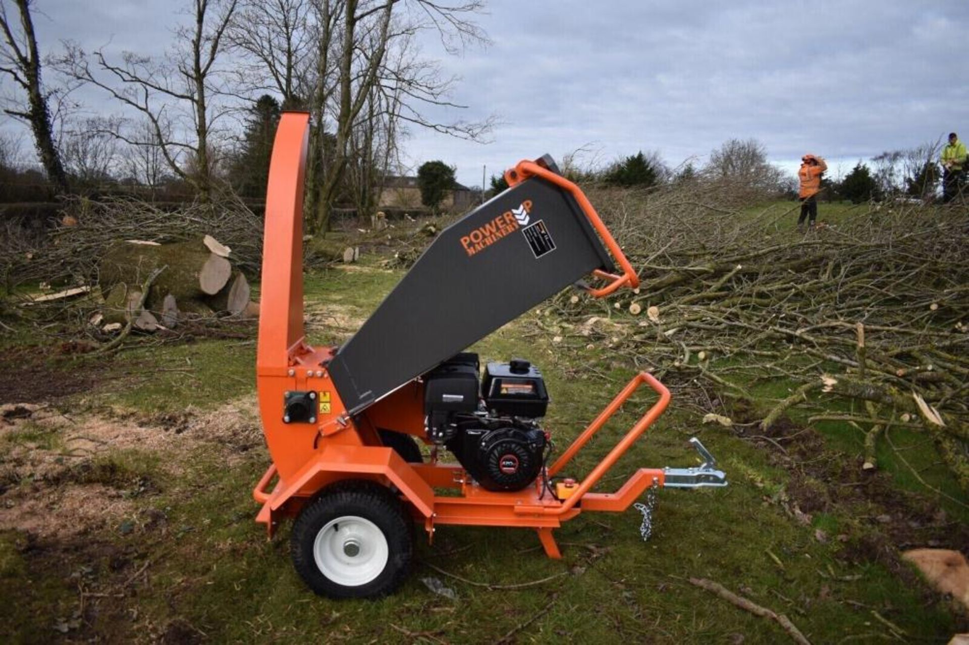WOOD WARRIOR: 3.5" CAPACITY HEAVY-DUTY CHIPPER WITH 15HP PETROL POWER - Image 4 of 5