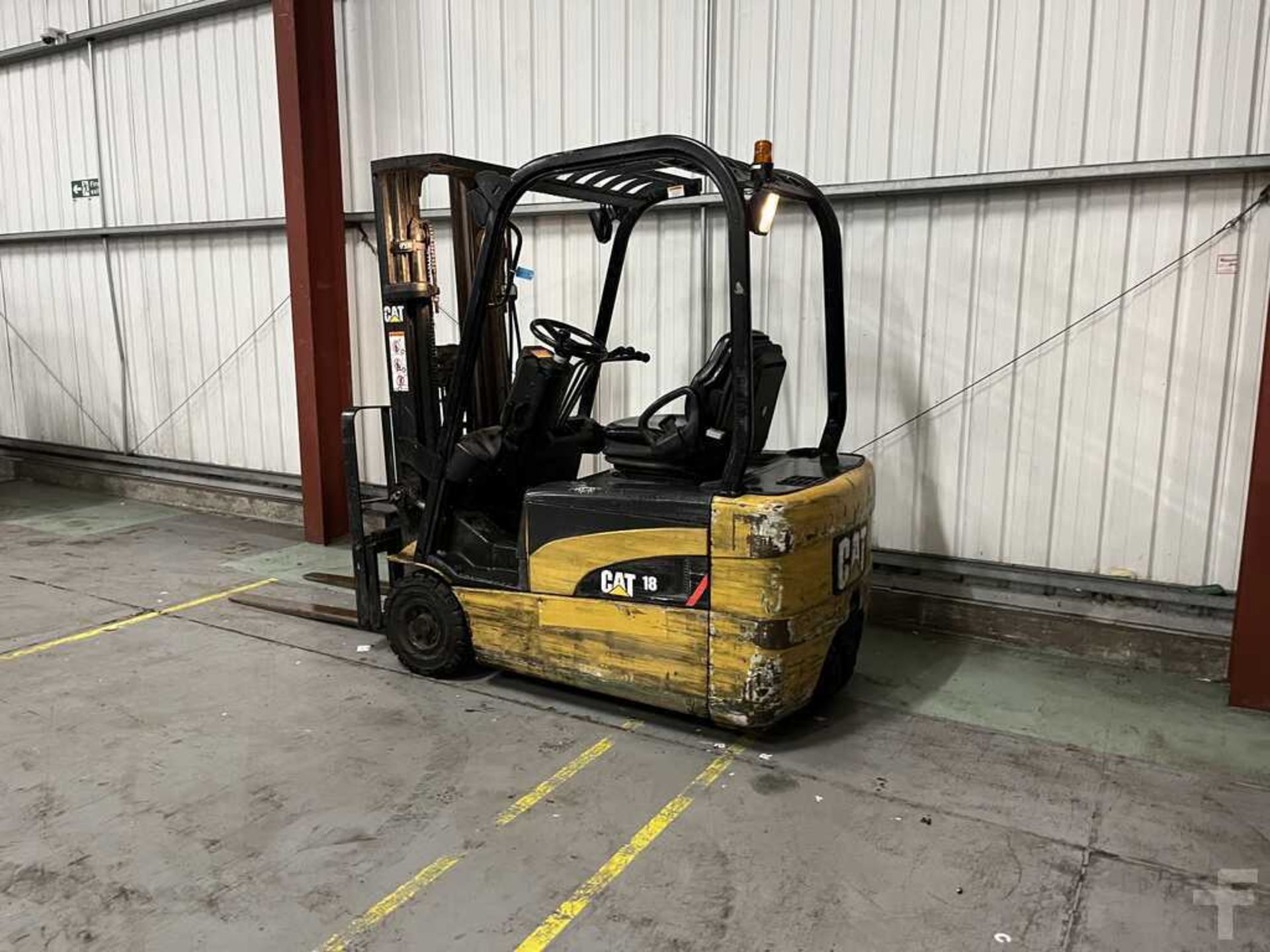 ELECTRIC - 3 WHEELS CAT LIFT TRUCKS EP18NT *CHARGER INCLUDED - Image 2 of 4