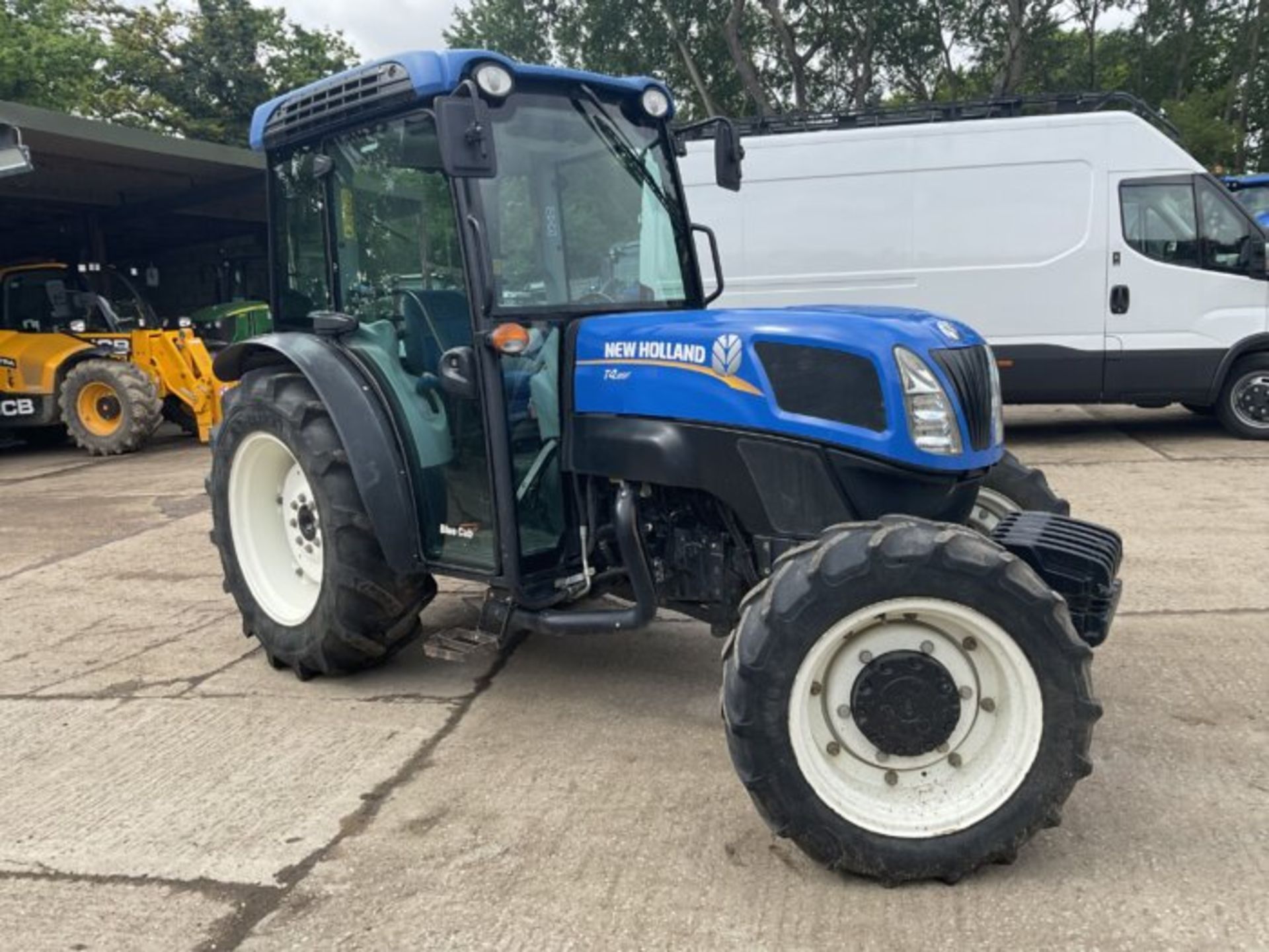 NEW HOLLAND T4.85F 4231 HOURS.