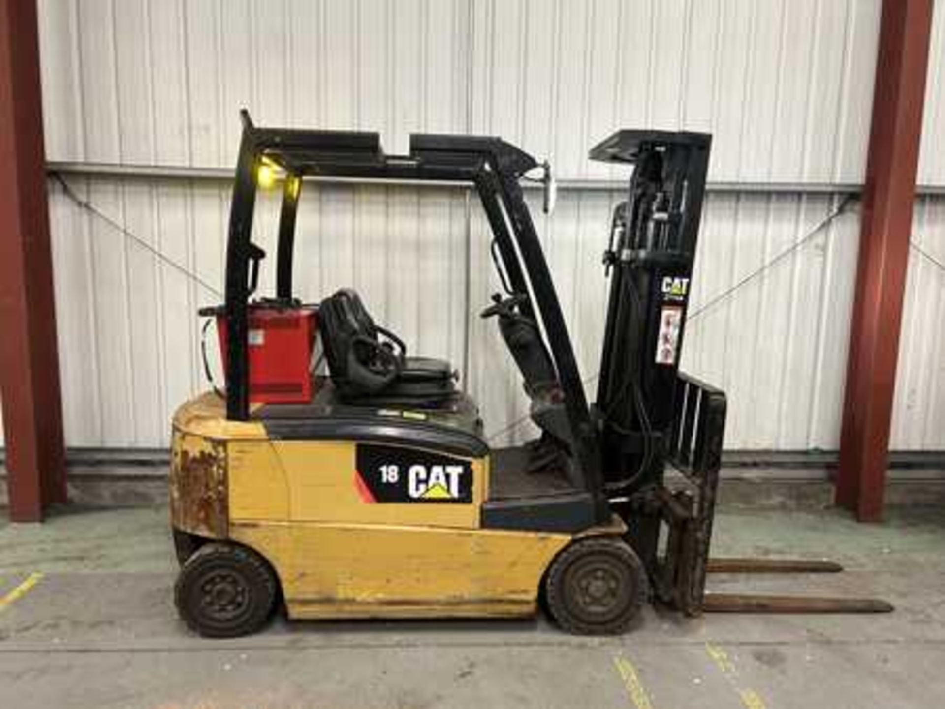 ELECTRIC - 4 WHEELS CAT LIFT TRUCKS EP18PN *CHARGER INCLUDED - Image 2 of 6