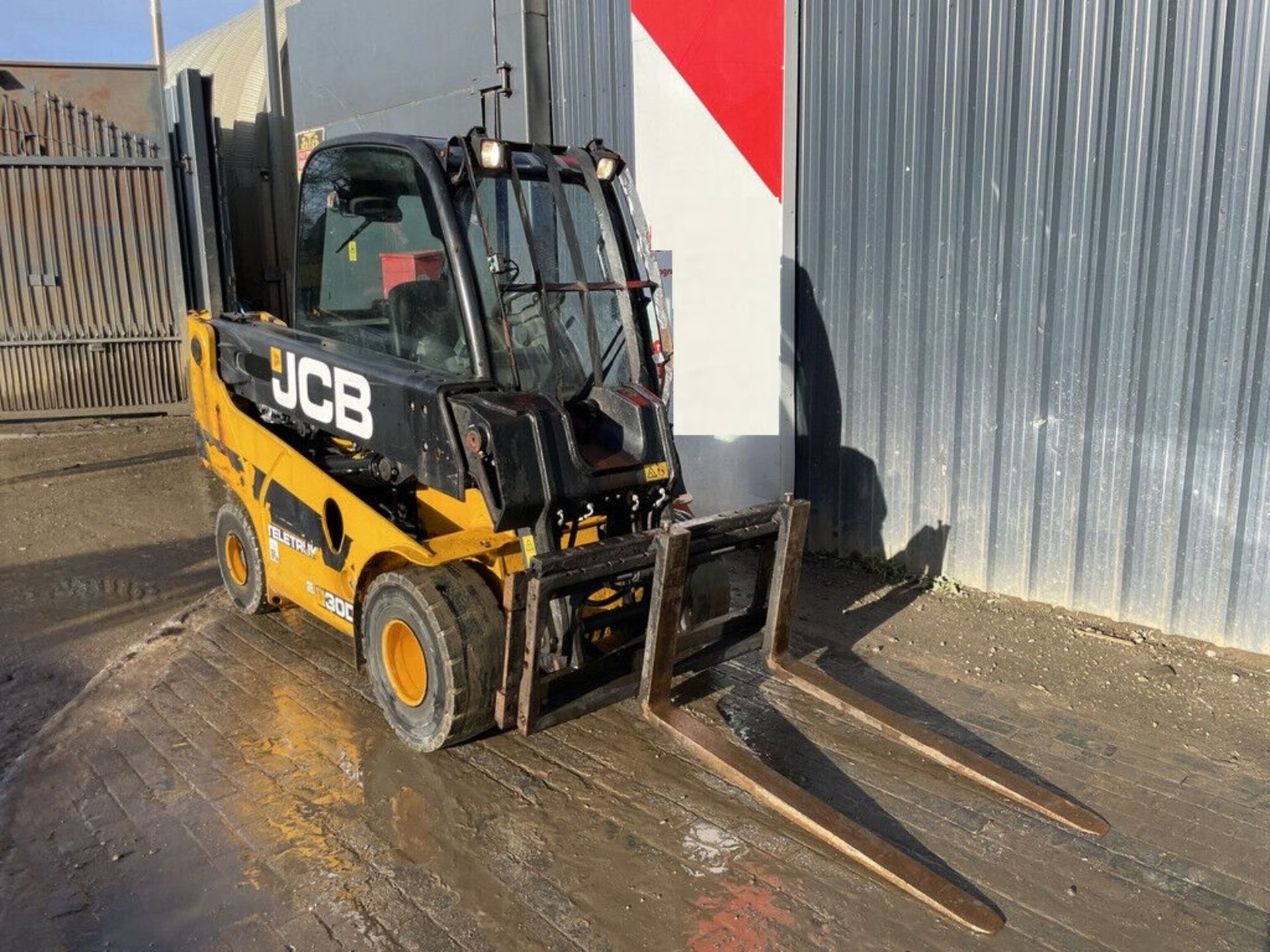 PRECISION WEIGHING: 2014 JCB TELETRUK TLT30D WITH WEIGHLOG 200 SYSTEM - Bild 2 aus 8