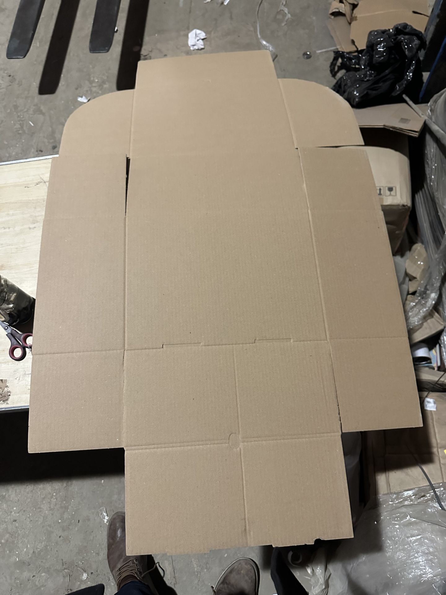 HALF PALLET OF FOLDABLE CARDBOARD BOXES FOR PACKAGING - Image 4 of 4