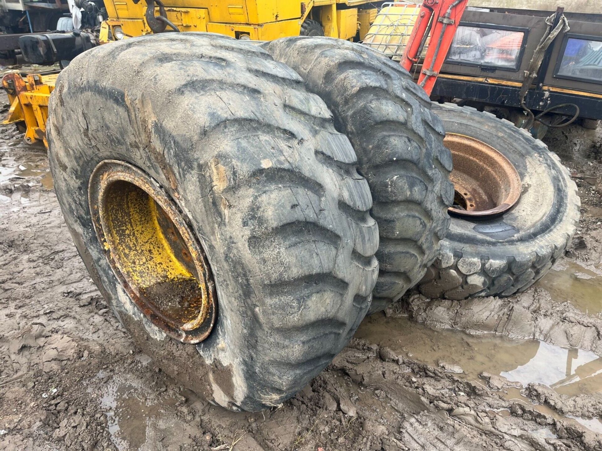 TAKE ADVANTAGE: 20.5R25 EARTHMOVER WHEEL AND TIRE AUCTION