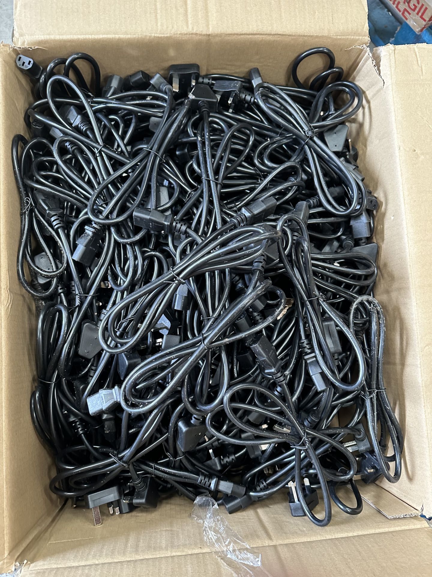 JOB LOT - BOX FULL OF KETTLE LEAD 13A (AROUND 200)