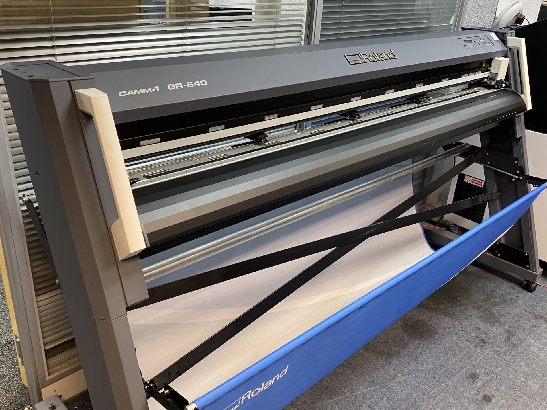 (R26) ROLAND GR-640 CAMM-1 1600MM WIDE VINYL CUTTER PLOTTER - Image 3 of 3