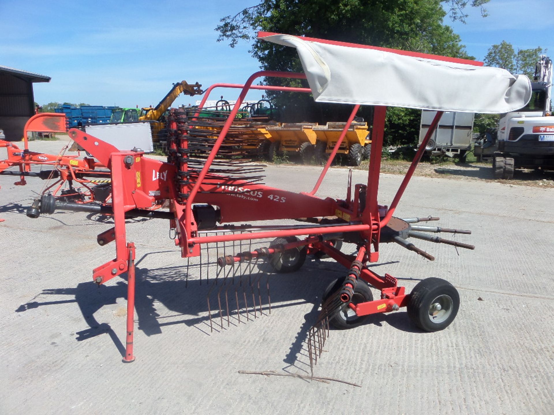 2007 LELY HIBISCUS 425 SINGLE ROTOR RAKE - Image 3 of 6