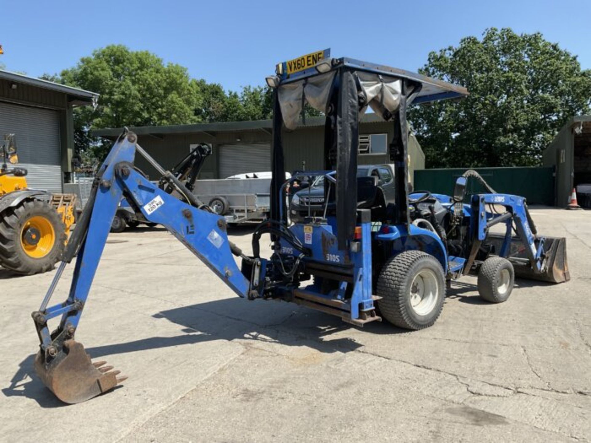 NEW HOLLAND TC24D WITH LEWIS 25QH LOADER - Image 2 of 6