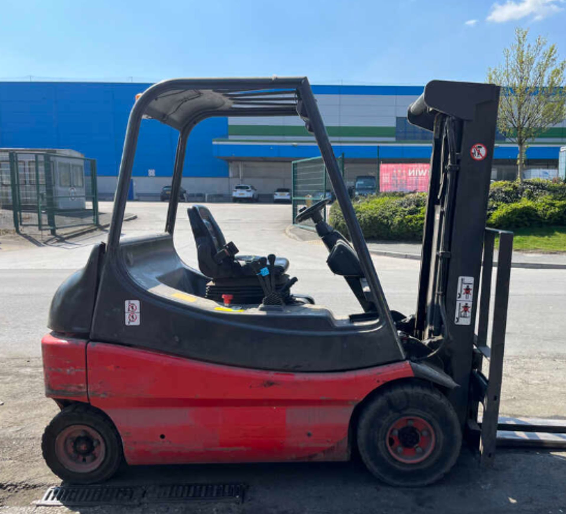 LINDE E25-01 *CHARGER INCLUDED - Image 4 of 4