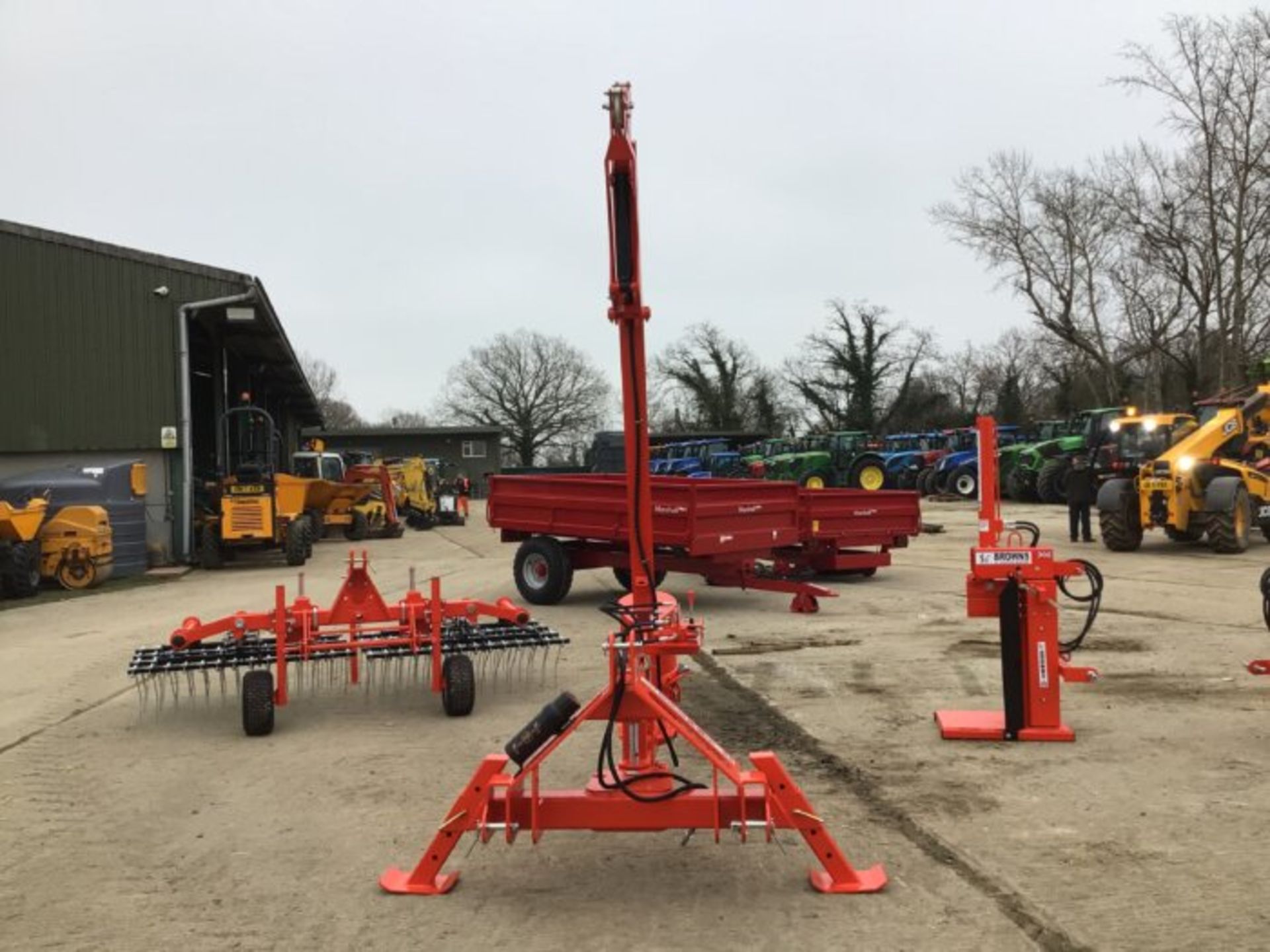 NEW BROWNS POST KNOCKER. 3 POINT LINKAGE. MANUAL SWIVEL. HYDRAULIC TILT. - Image 3 of 8