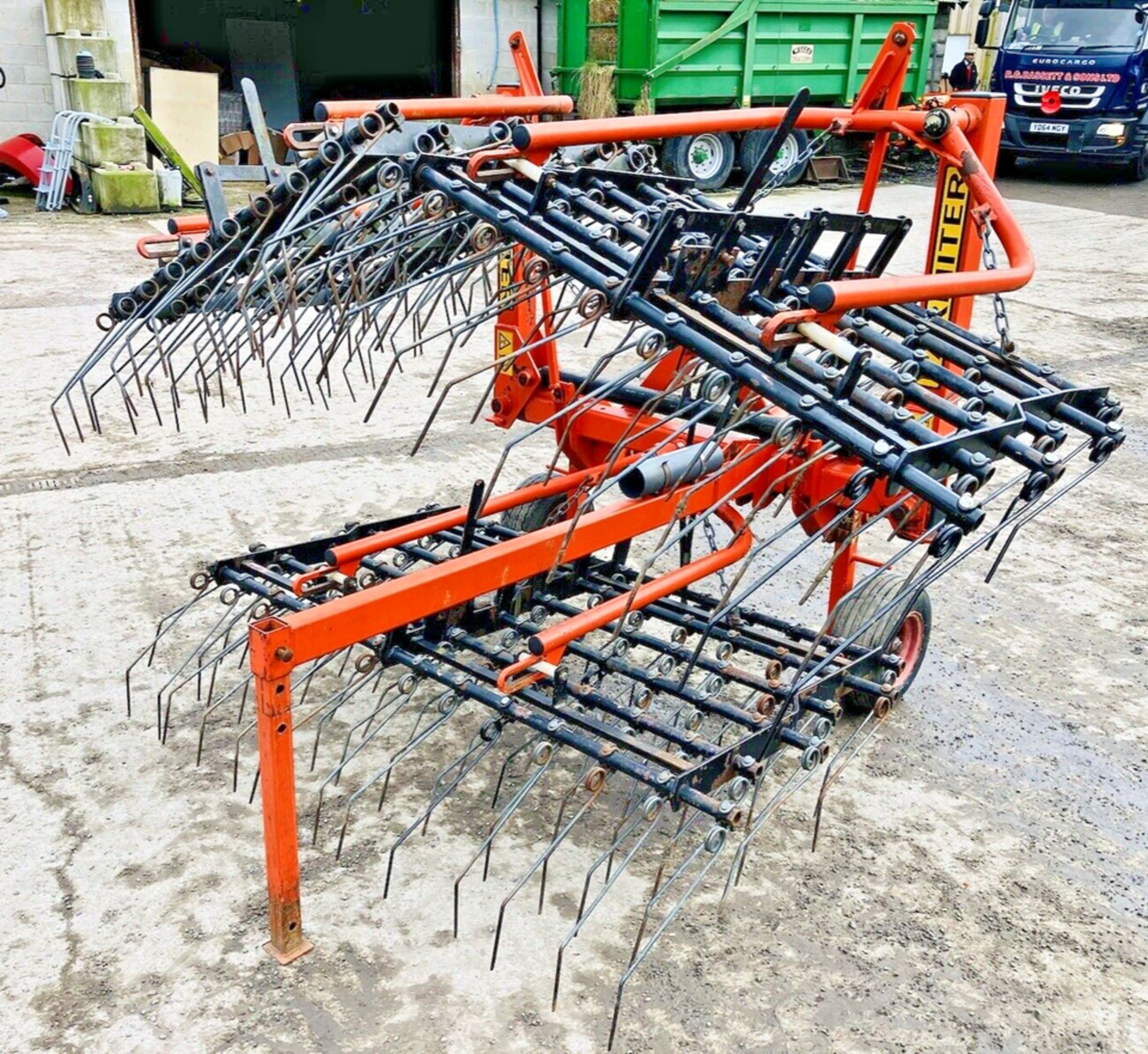 RELIABLE PARMITER 4.8M SPRING TINE HARROWS: READY FOR ACTION - Bild 2 aus 4