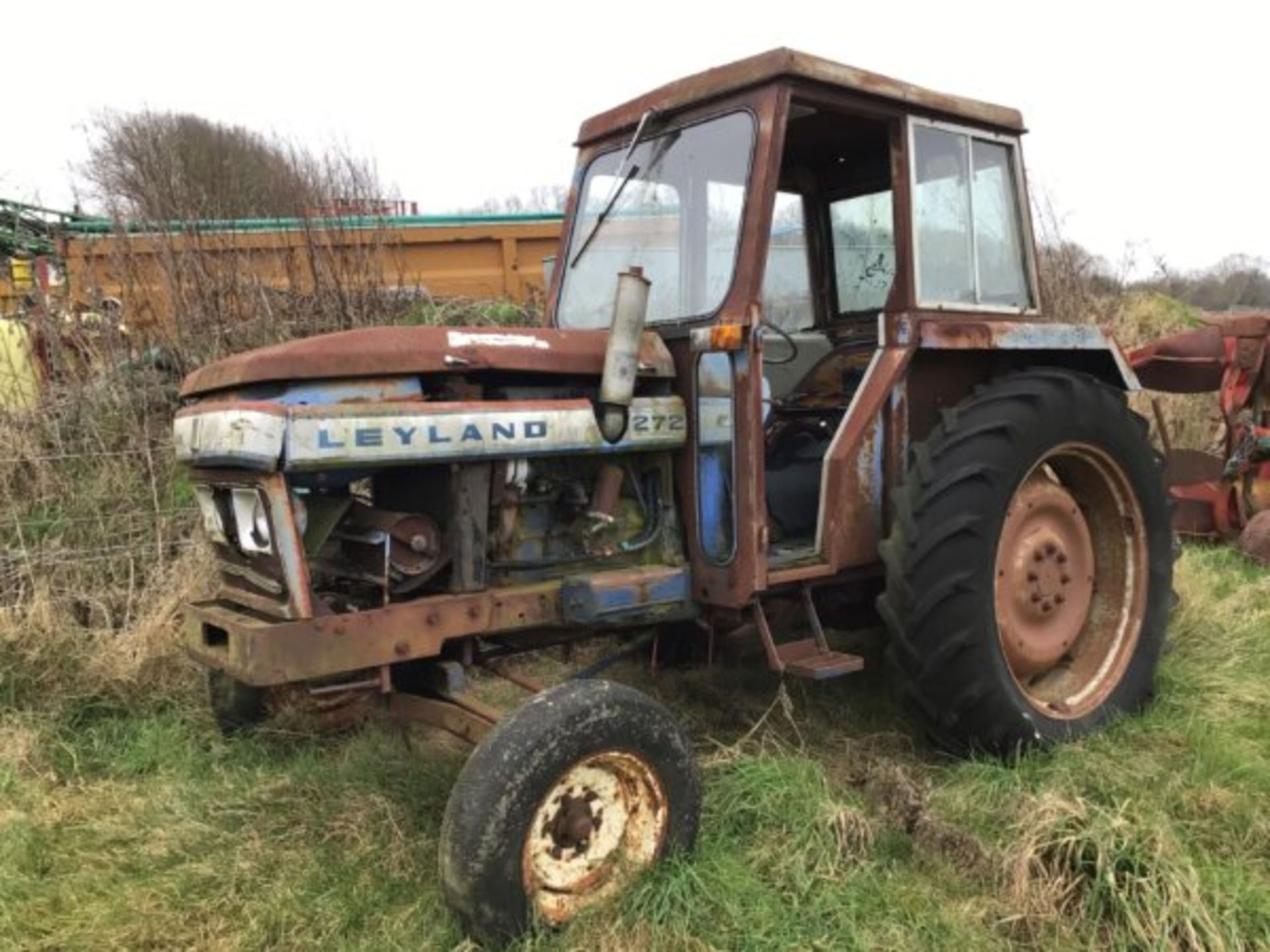 LEYLAND 272 TRACTOR. FOR SPARES