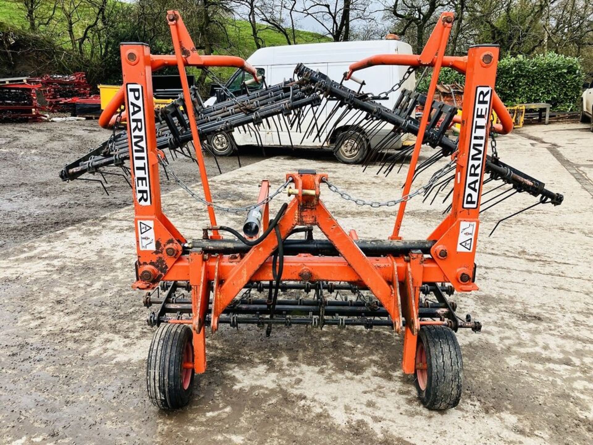 RELIABLE PARMITER 4.8M SPRING TINE HARROWS: READY FOR ACTION - Bild 3 aus 4