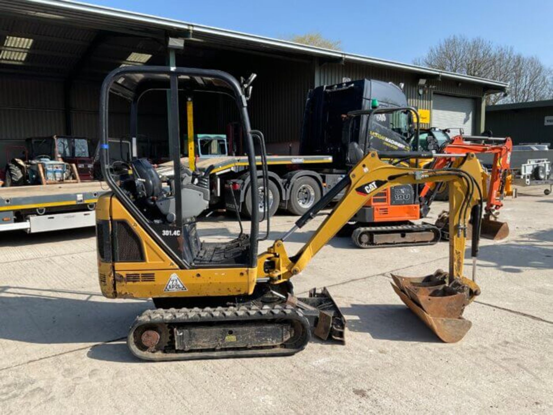 CAT 301.4C DIGGER EXPANDING RUBBER TRACKS - Image 4 of 8