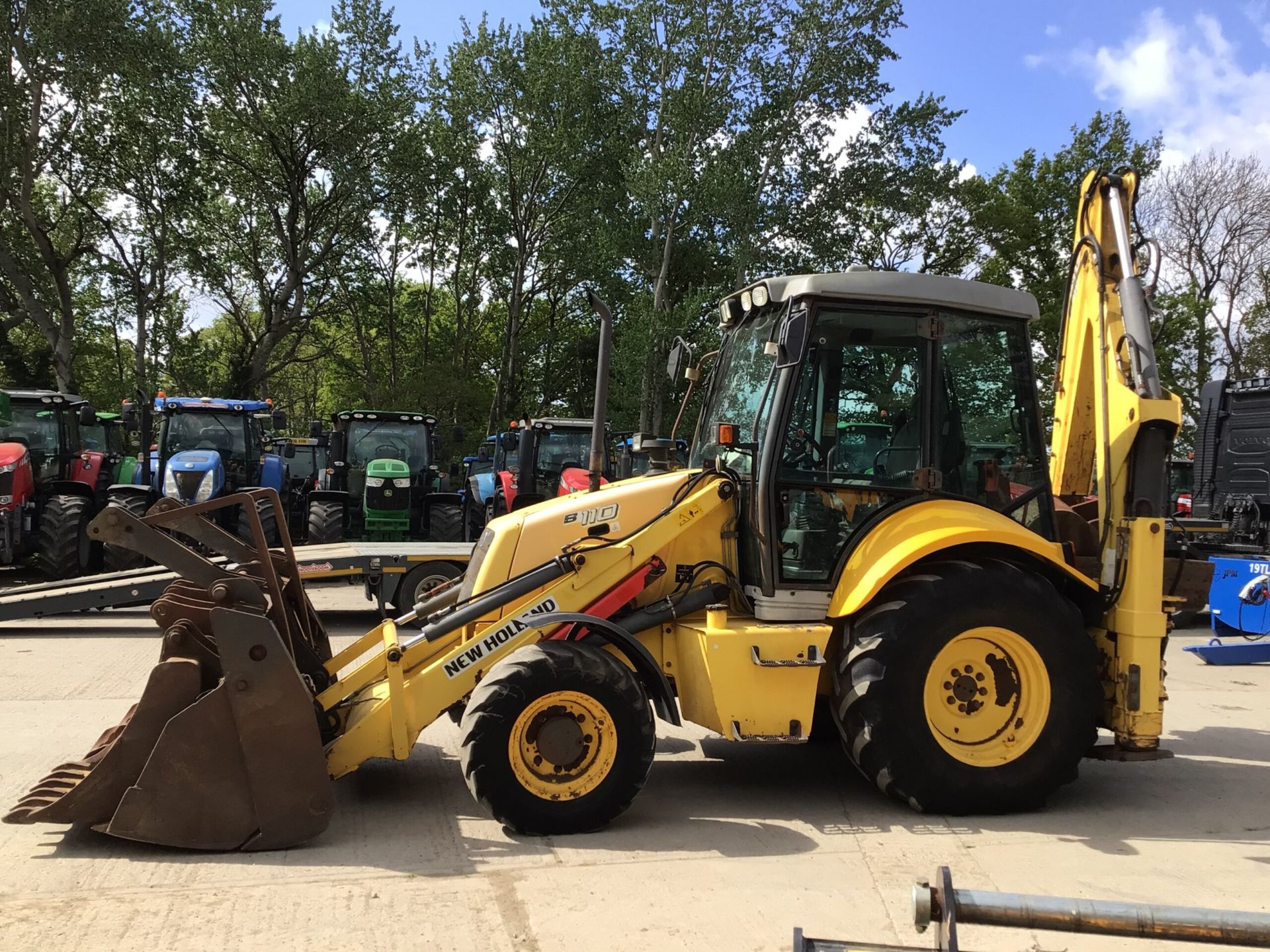 NEW HOLLAND B110 BACKHOE LOADER - Image 7 of 11