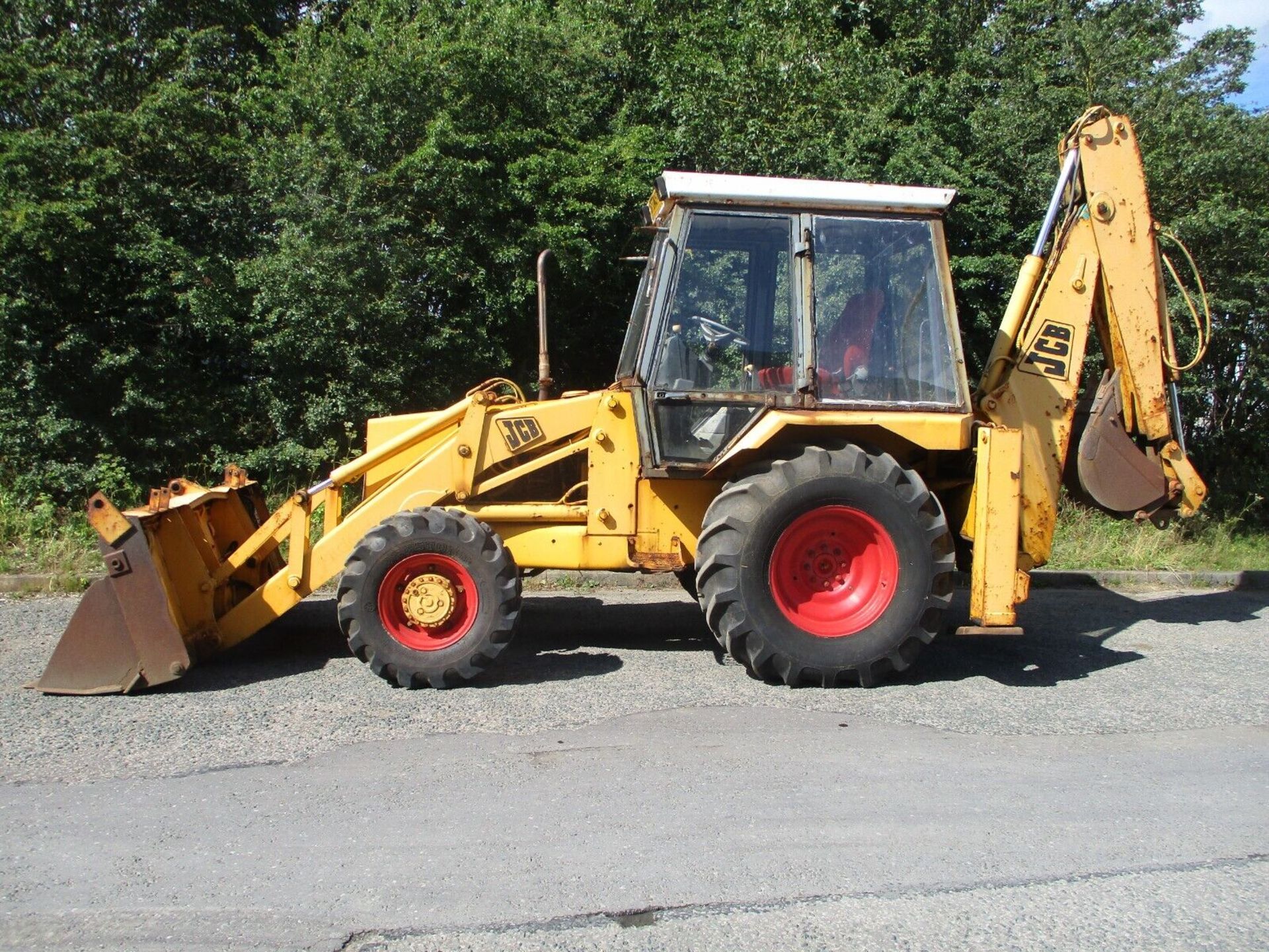 JCB 3CX: THE ULTIMATE 4X4 LOADER AND DIGGER