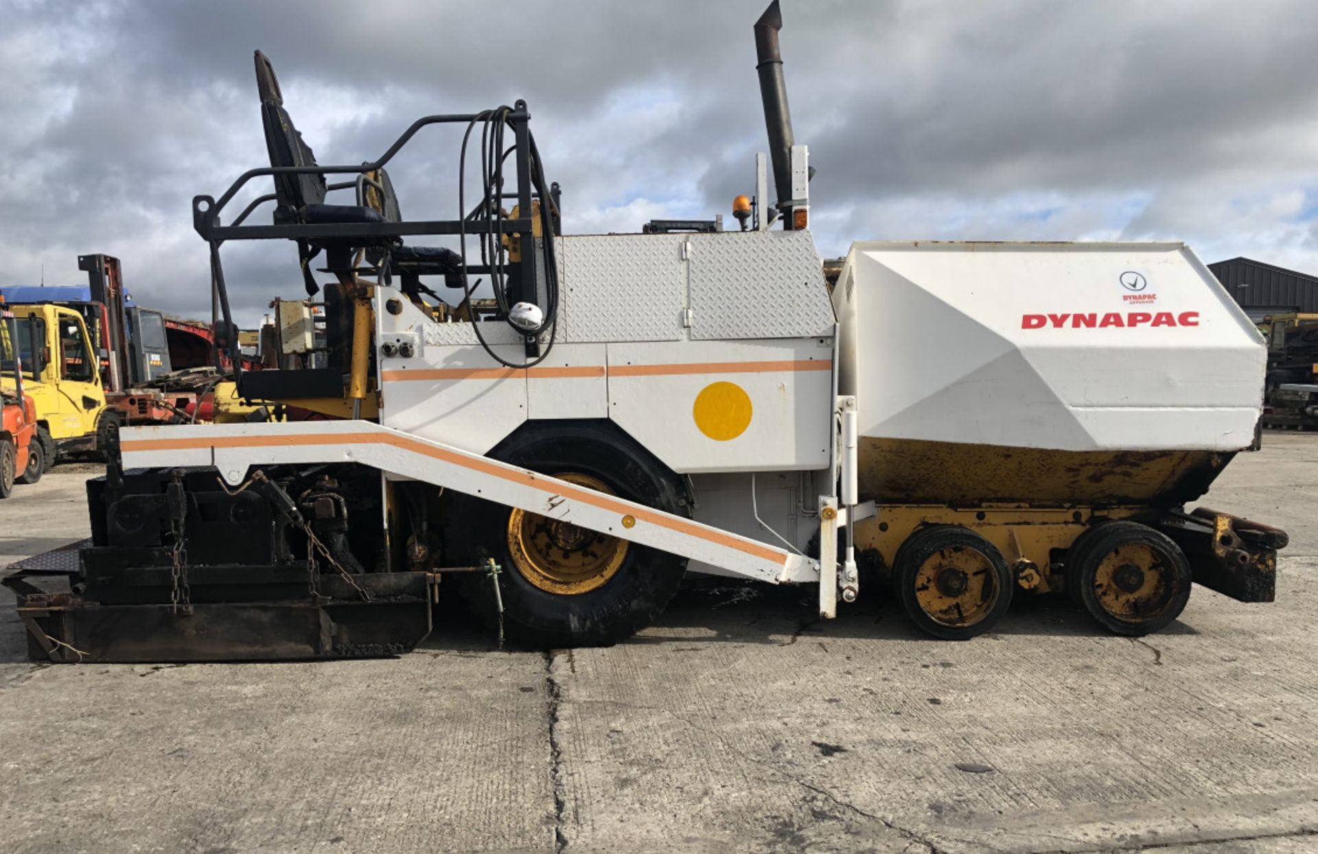 DYNAPAC 1104 ASPHALT TARMAC PAVER - Image 11 of 13