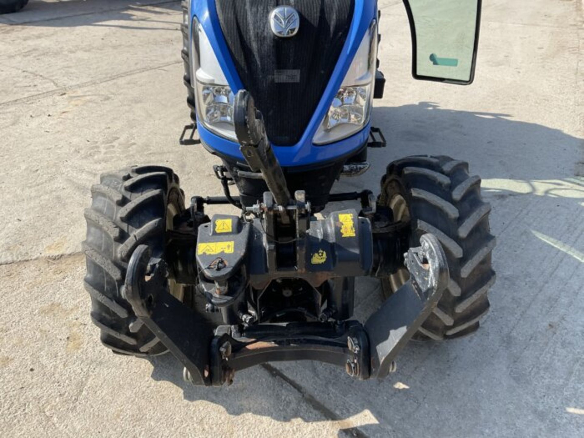 YEAR 2018 NEW HOLLAND T4.100N. FRONT LINKAGE. FRONT P.T.O. SUPER STEER. 3 SPOOLS. AIR CON - Image 10 of 11