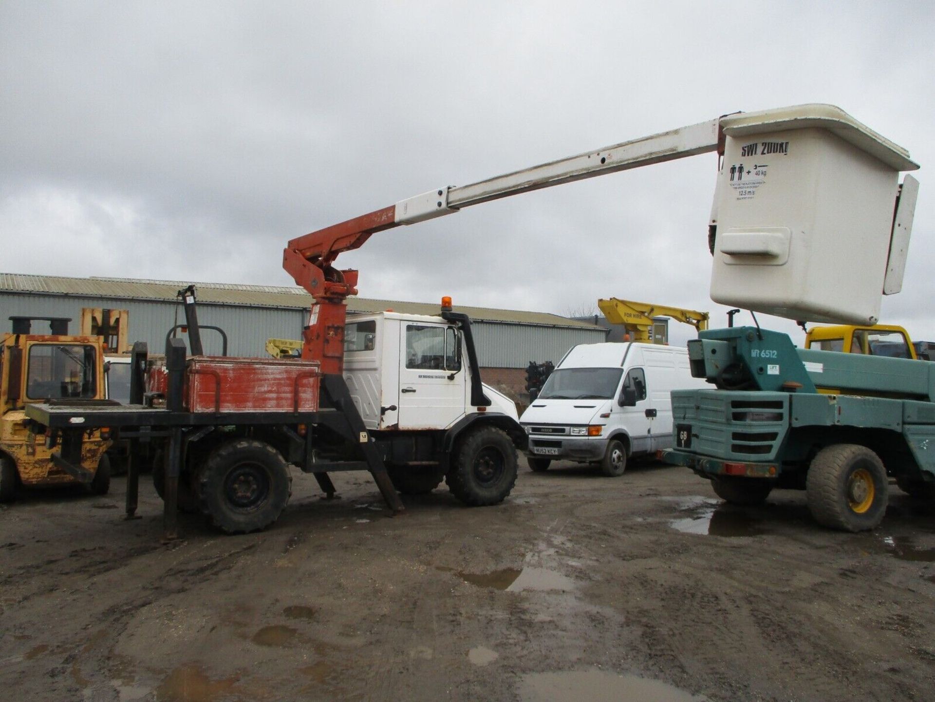 HIGH AND MIGHTY: UNIMOG U100L TURBO CHERRY PICKER, 10.7M PLATFORM - Bild 2 aus 20