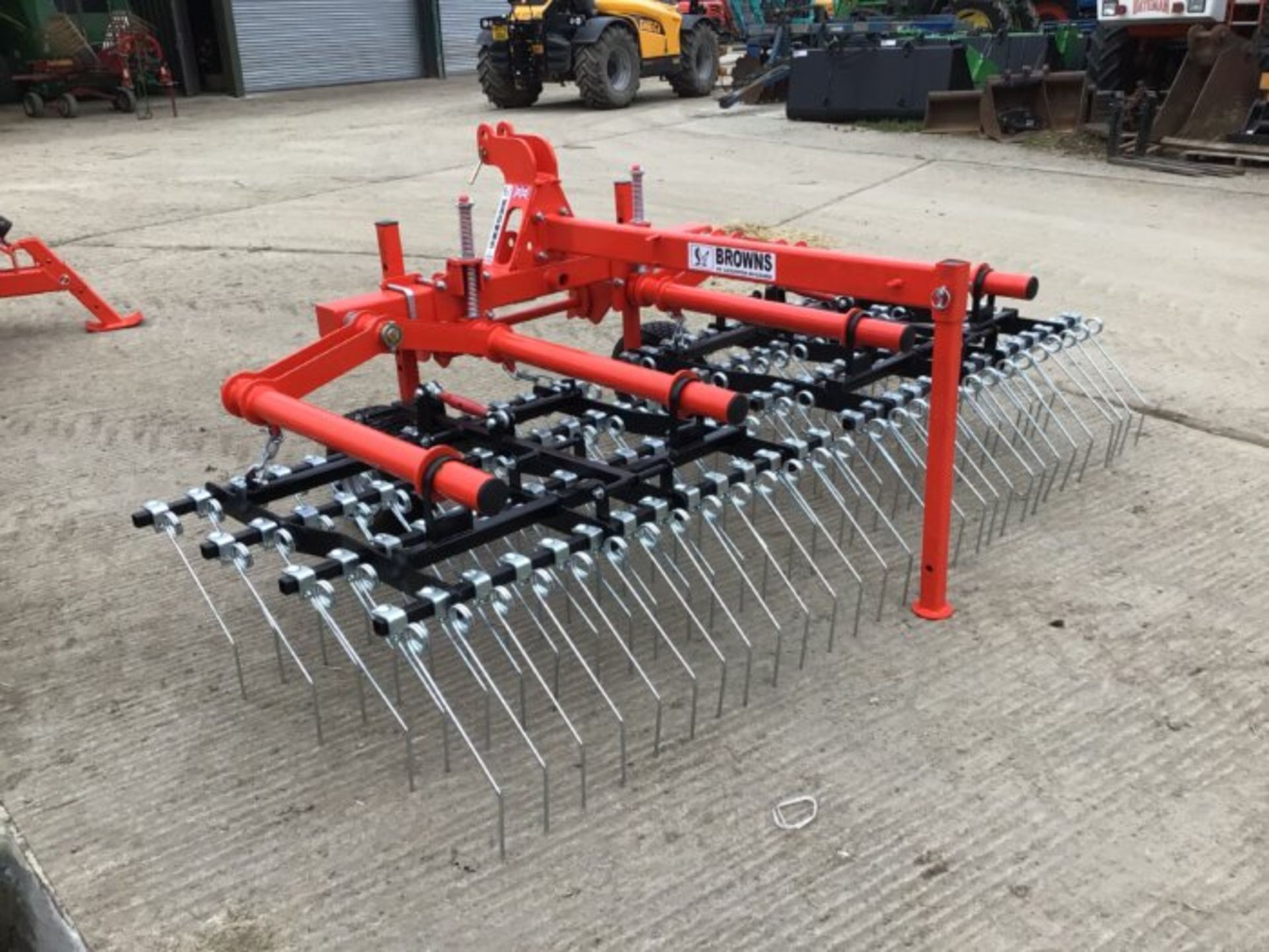 NEW BROWNS 3 METRE GRASS HARROW. 3 POINT LINKAGE - Image 4 of 8