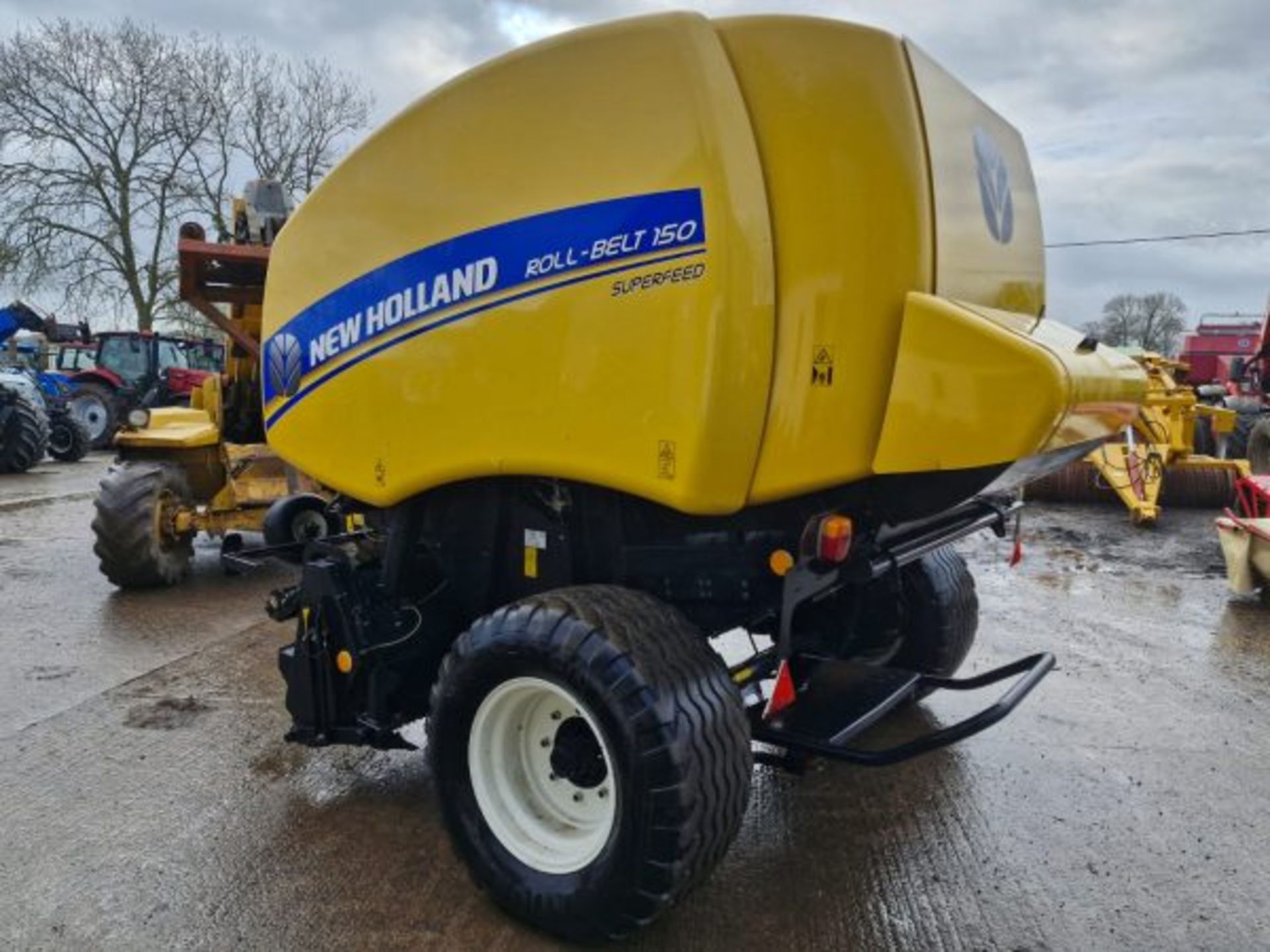 NEW HOLLAND ROLL BELT 150 ROUND BALER - Image 4 of 5