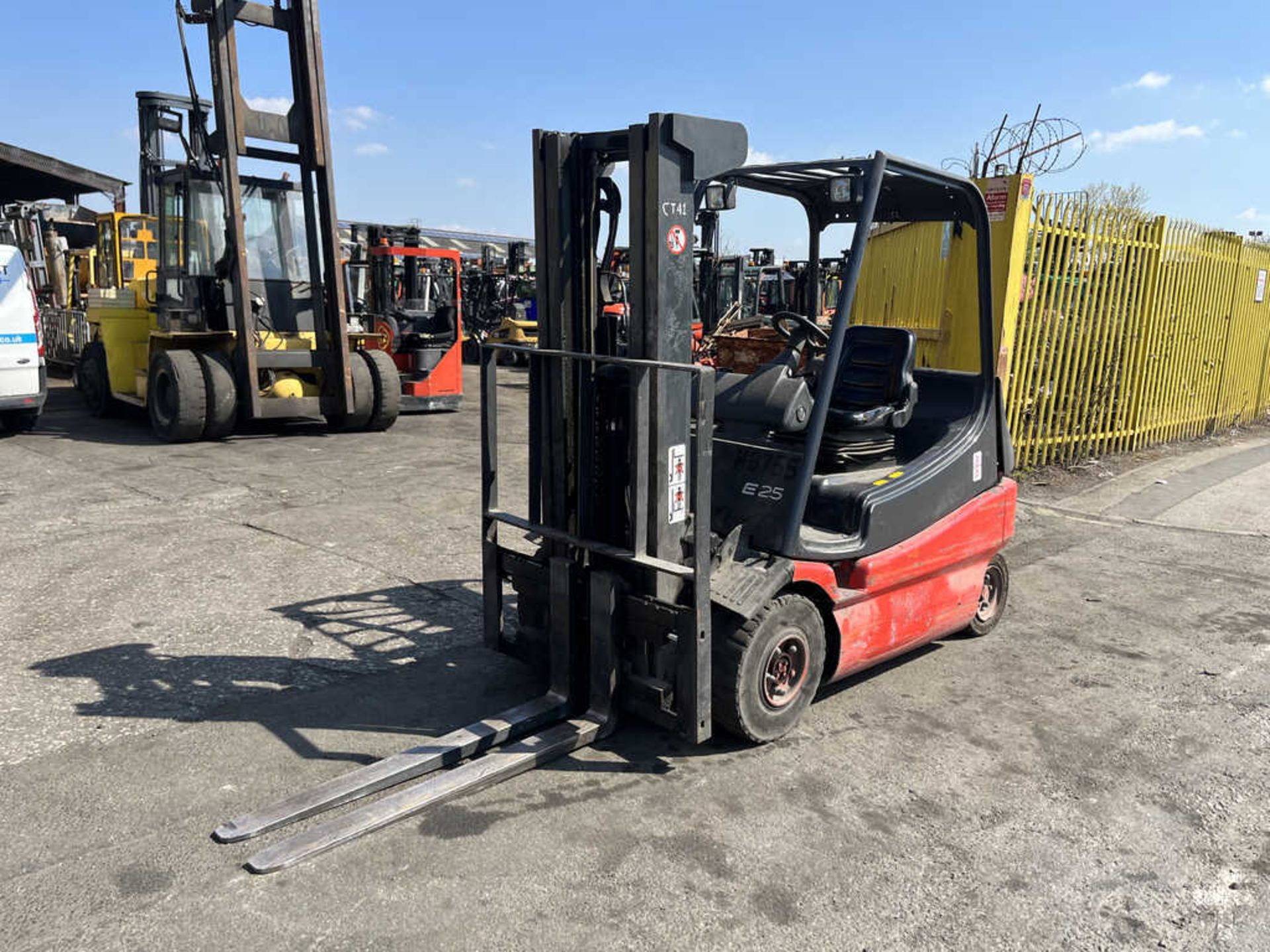 LINDE E25-01 *CHARGER INCLUDED