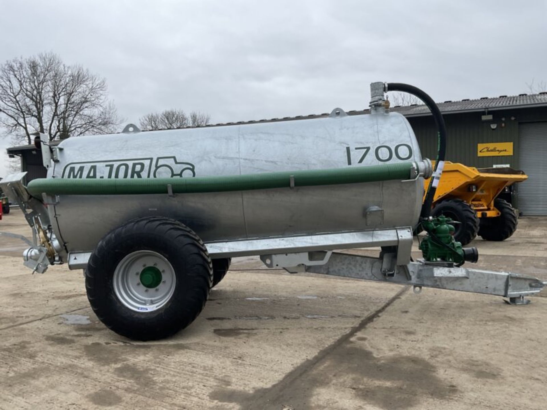 MAJOR 1700 GALLON VACUUM TANKER - Image 7 of 8