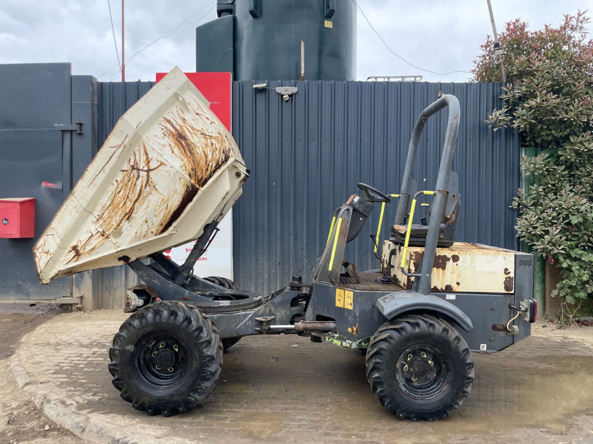 ROAD WARRIOR: ROTOMAX 4X4 EXCELS WITH 3000 KG PAYLOAD - Image 8 of 11