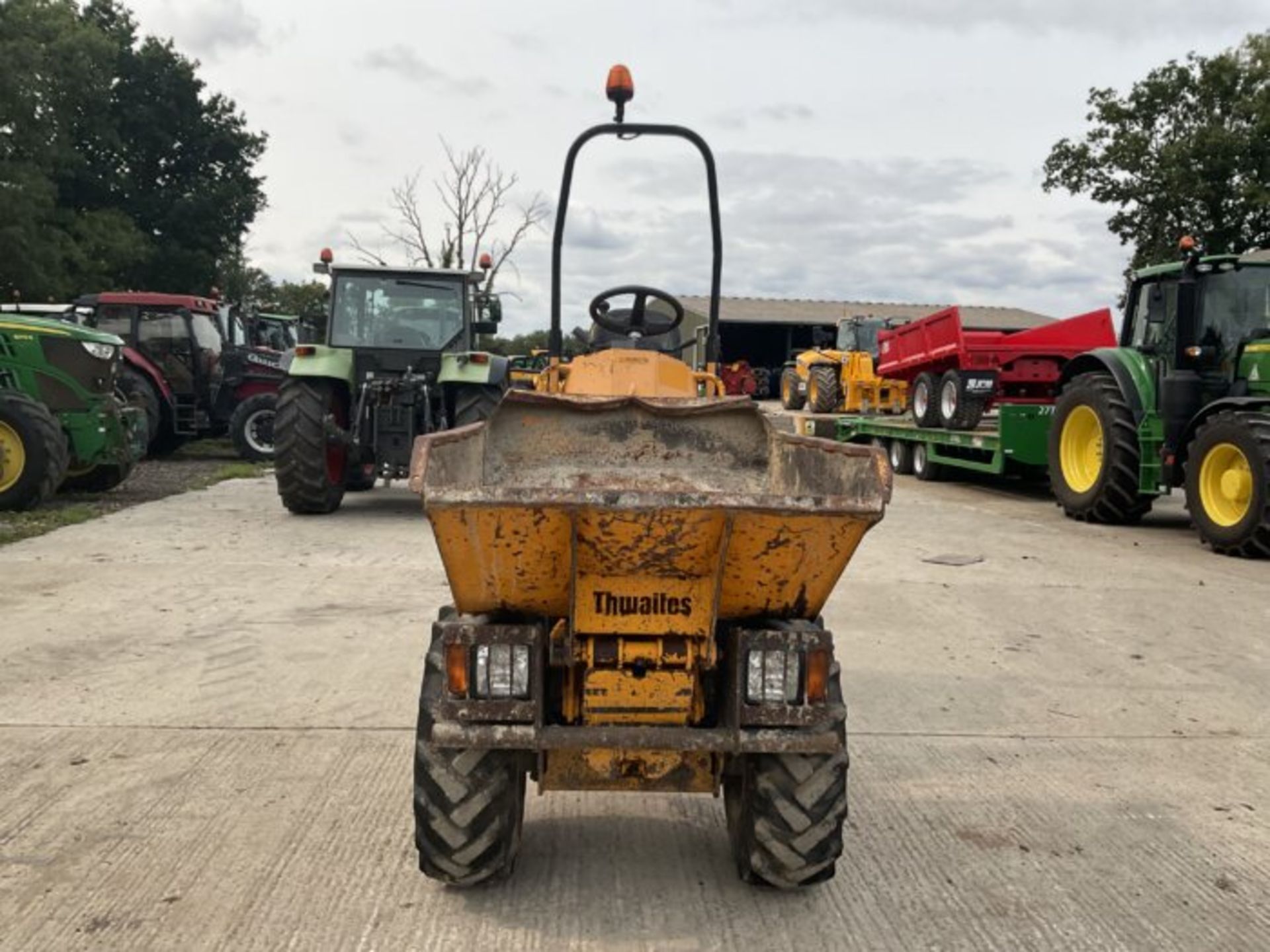 THWAITES MACH 201 TONNE STRAIGHT TIP DUMPER. - Image 3 of 9