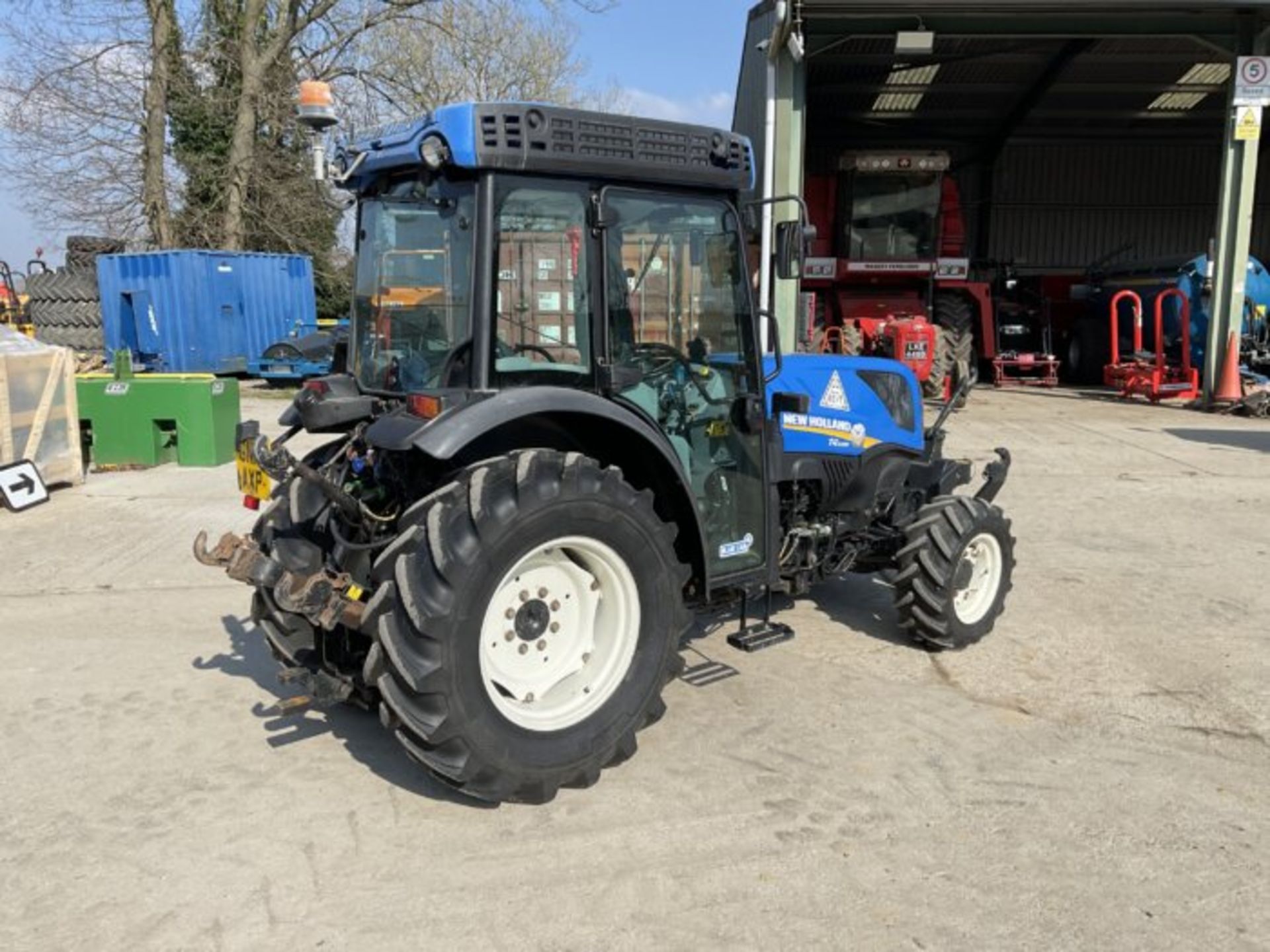 YEAR 2018 NEW HOLLAND T4.100N. FRONT LINKAGE. FRONT P.T.O. SUPER STEER. 3 SPOOLS. AIR CON - Image 6 of 11