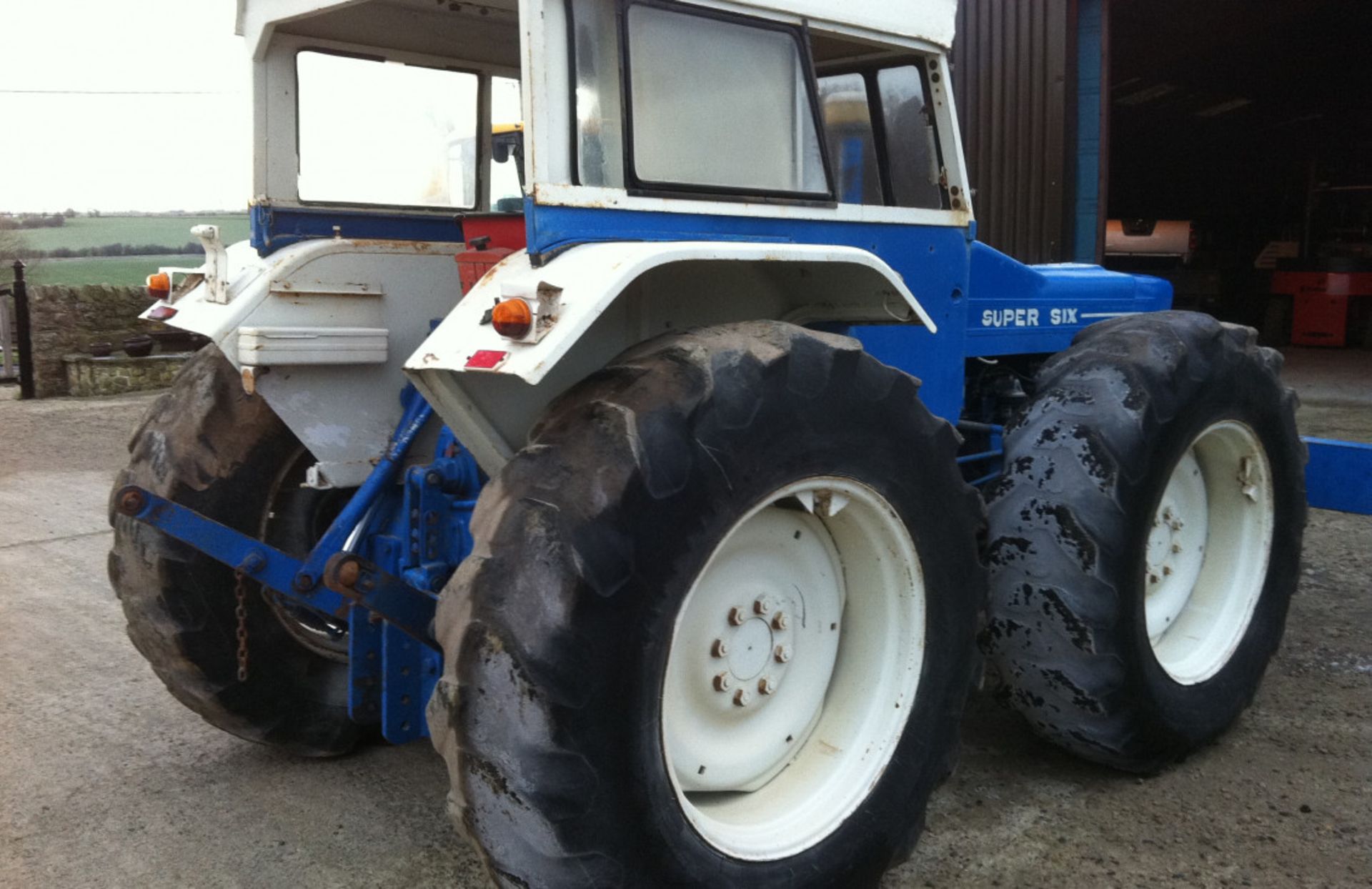 FORD COUNTY 1124 SUPER SIX AG TRACTOR - Image 2 of 6