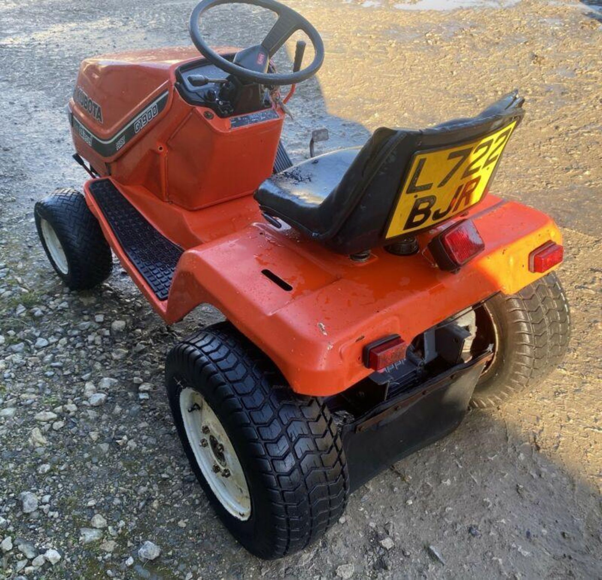 KUBOTA G1900: DIESEL POWER FOR PRECISION GRASS CUTTING - Image 3 of 7