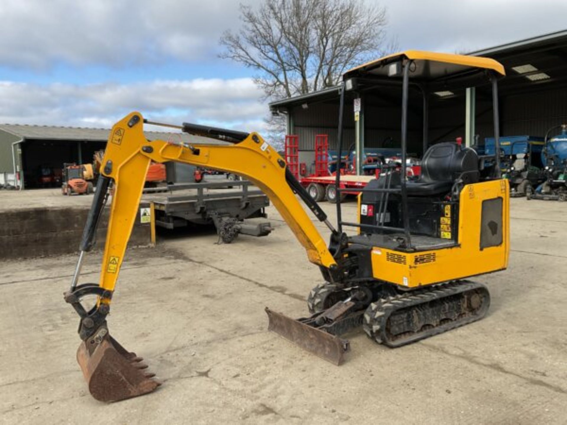 2019 JCB 15C-1 - Bild 8 aus 9