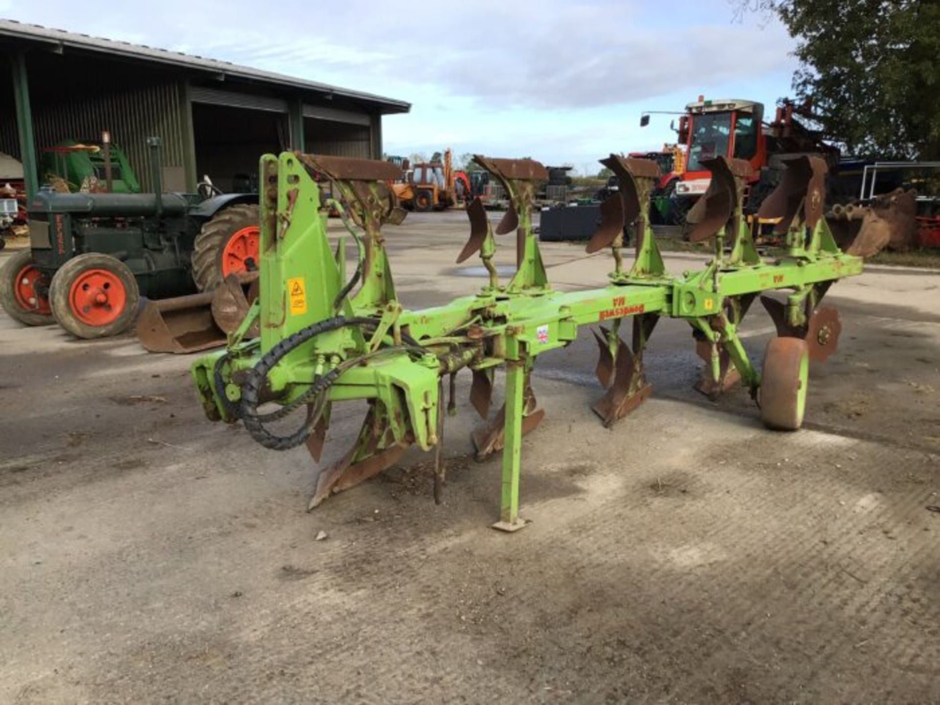 DOWDESWELL DP 100 S 3+1+1 FIVE FURROW REVERSIBLE PLOUGH. - Image 6 of 7