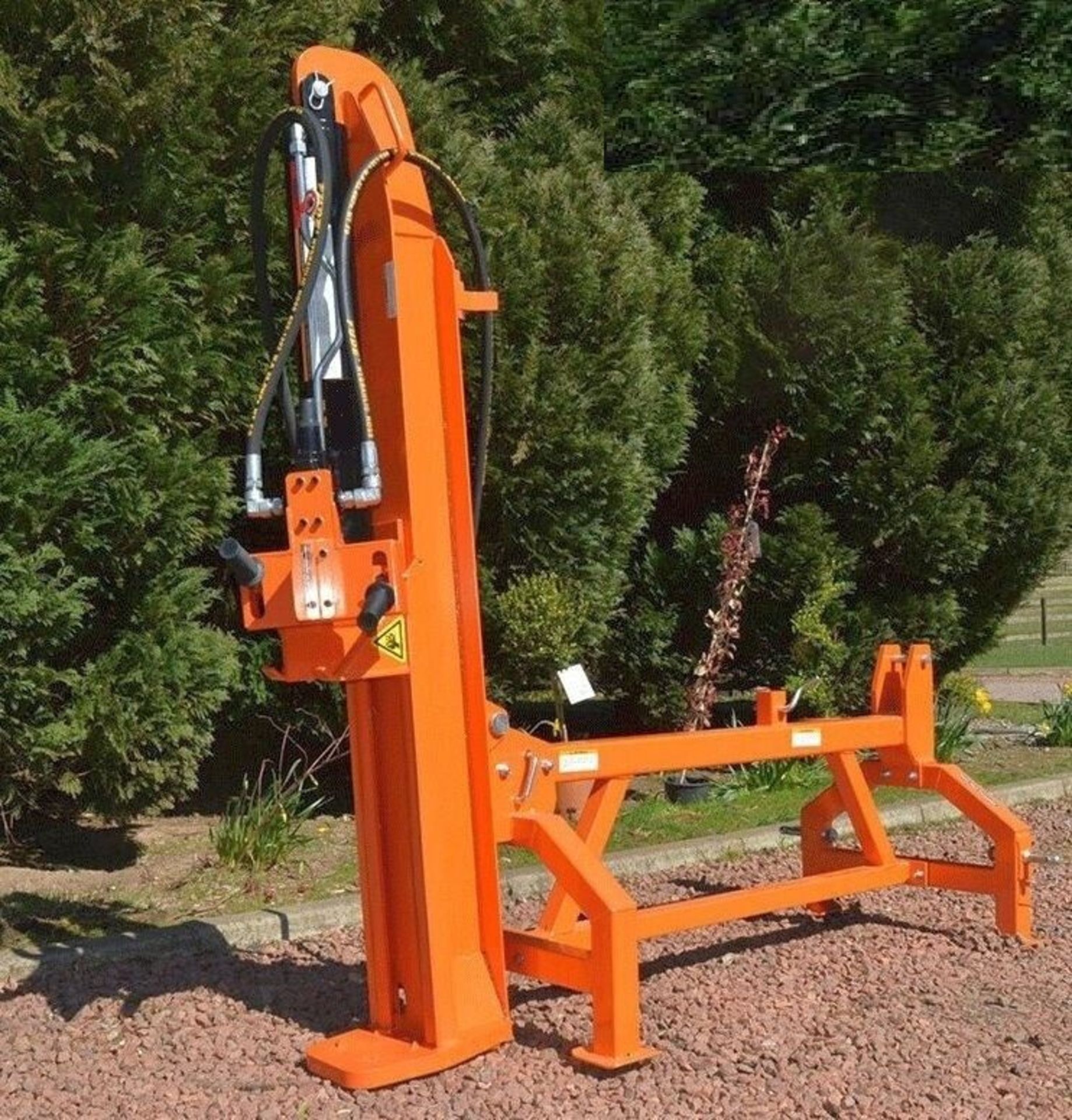 NEW POWERFUL LOG PROCESSING: 25T SPLITTER FOR 23-INCH LOGS - Image 2 of 12