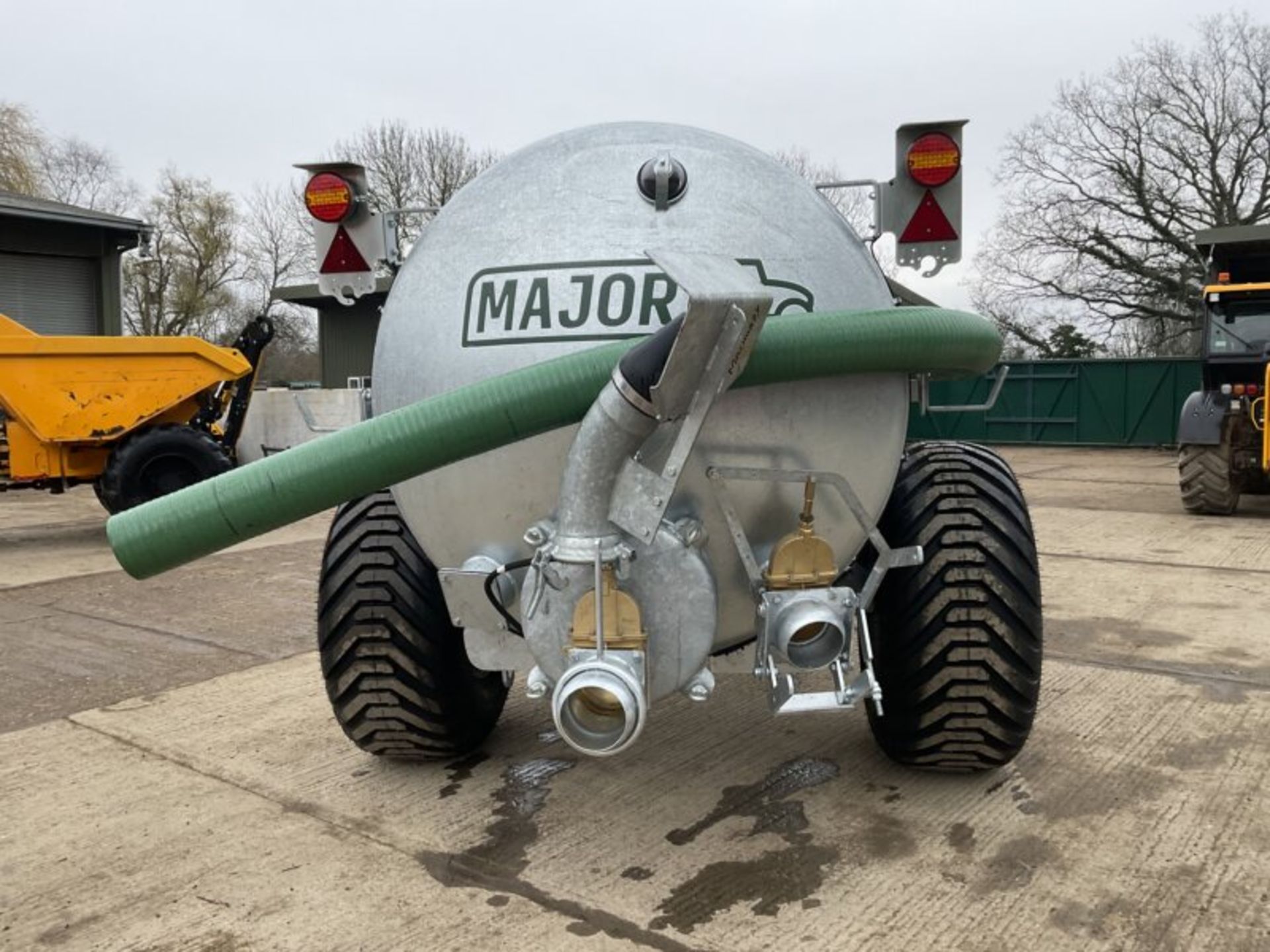 MAJOR 1700 GALLON VACUUM TANKER - Image 6 of 8