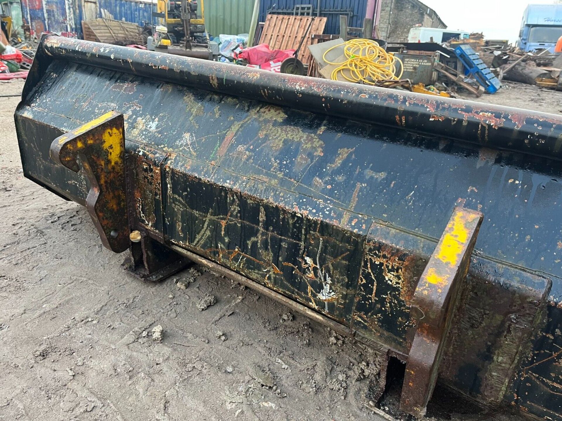 BRACKETS ON JCB BUCKET - Image 4 of 4