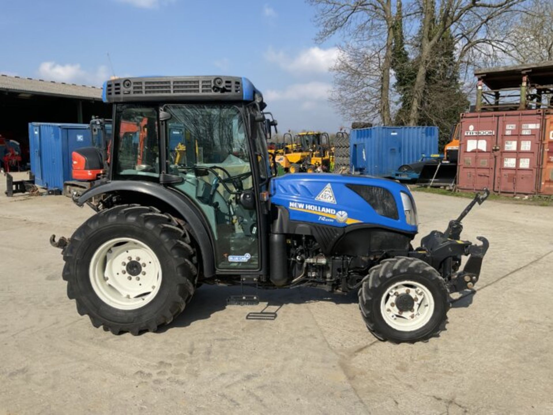 YEAR 2018 NEW HOLLAND T4.100N. FRONT LINKAGE. FRONT P.T.O. SUPER STEER. 3 SPOOLS. AIR CON - Image 5 of 11