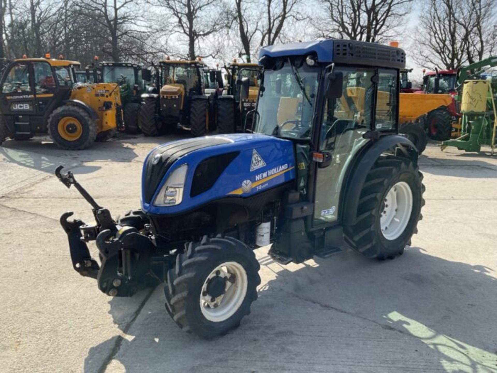 YEAR 2018 NEW HOLLAND T4.100N. FRONT LINKAGE. FRONT P.T.O. SUPER STEER. 3 SPOOLS. AIR CON - Image 2 of 11