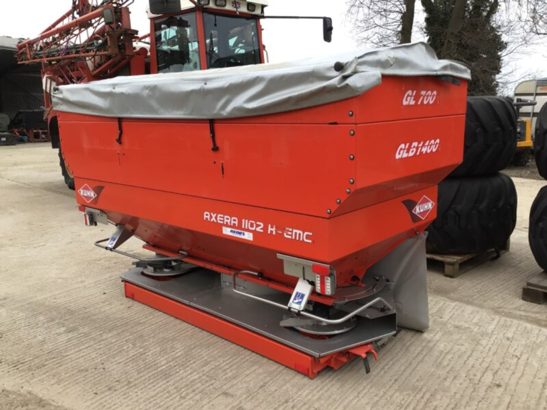 KUHN AXERA 1102 H – EMC FERTILISER SPREADER