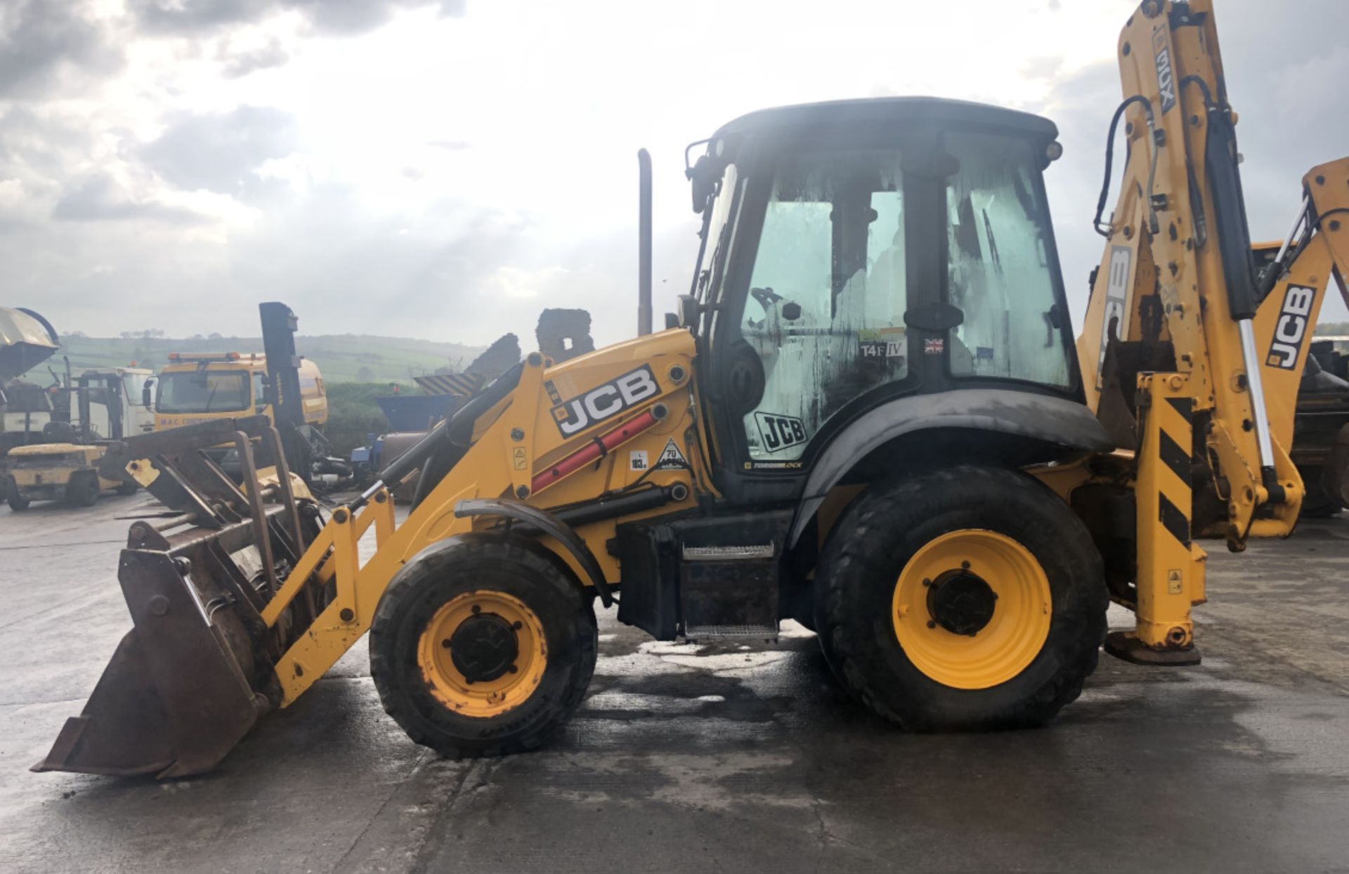 JCB 3CX CONTRACTOR BACKHOE LOADER YEAR 2017